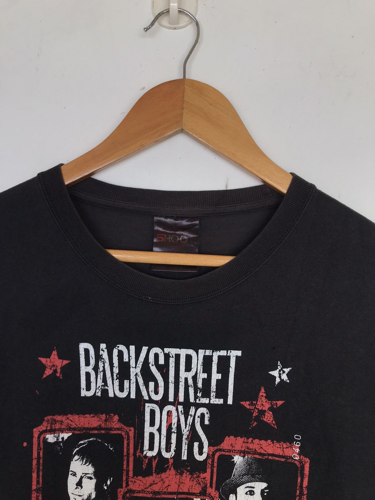 Band Tees Backstreet boys 2010 tour t shirt size medium Size US M / EU 48-50 / 2 - 3 Thumbnail