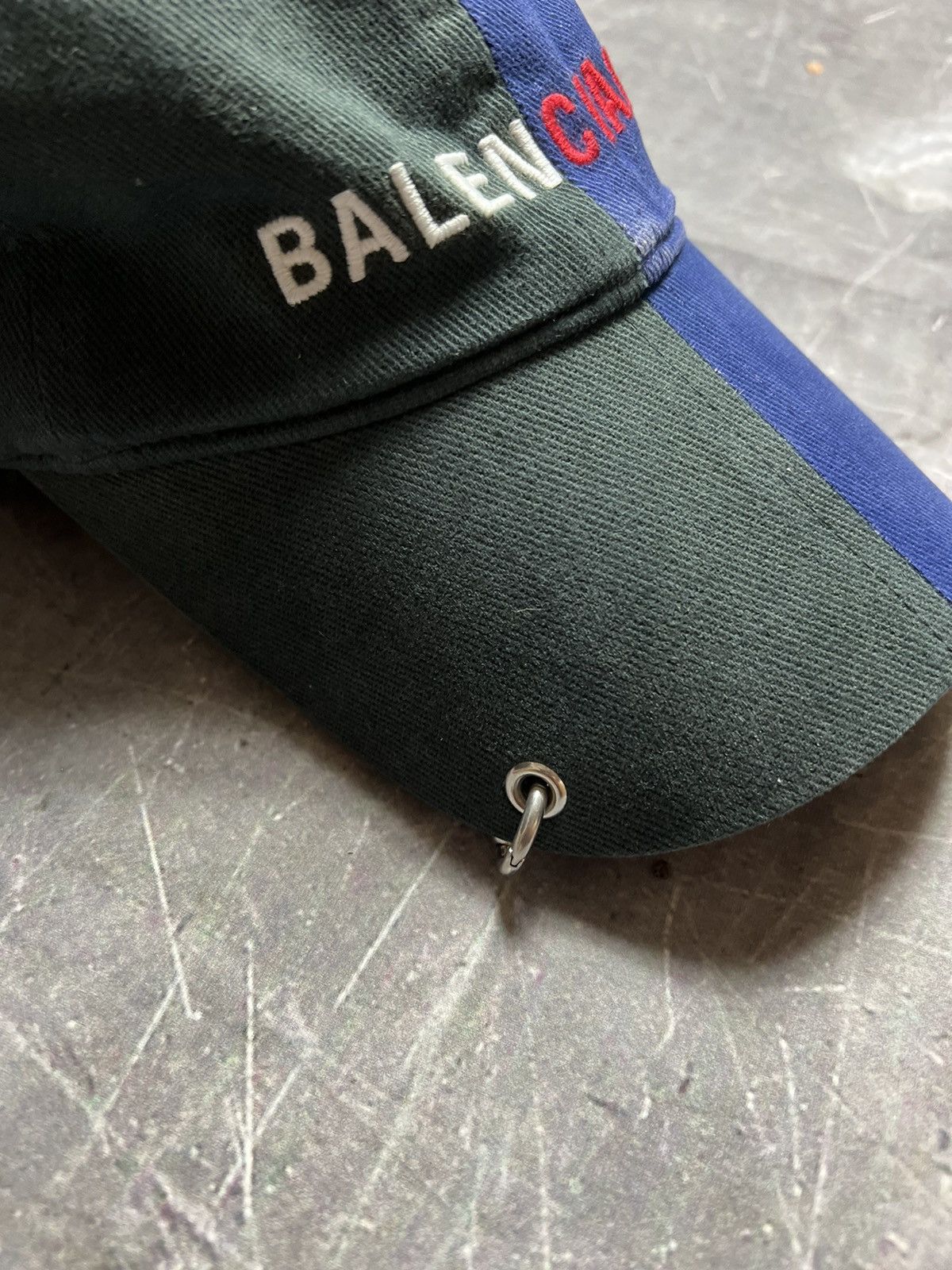 Balenciaga Balenciaga Split Pierced Hat Size ONE SIZE - 3 Thumbnail