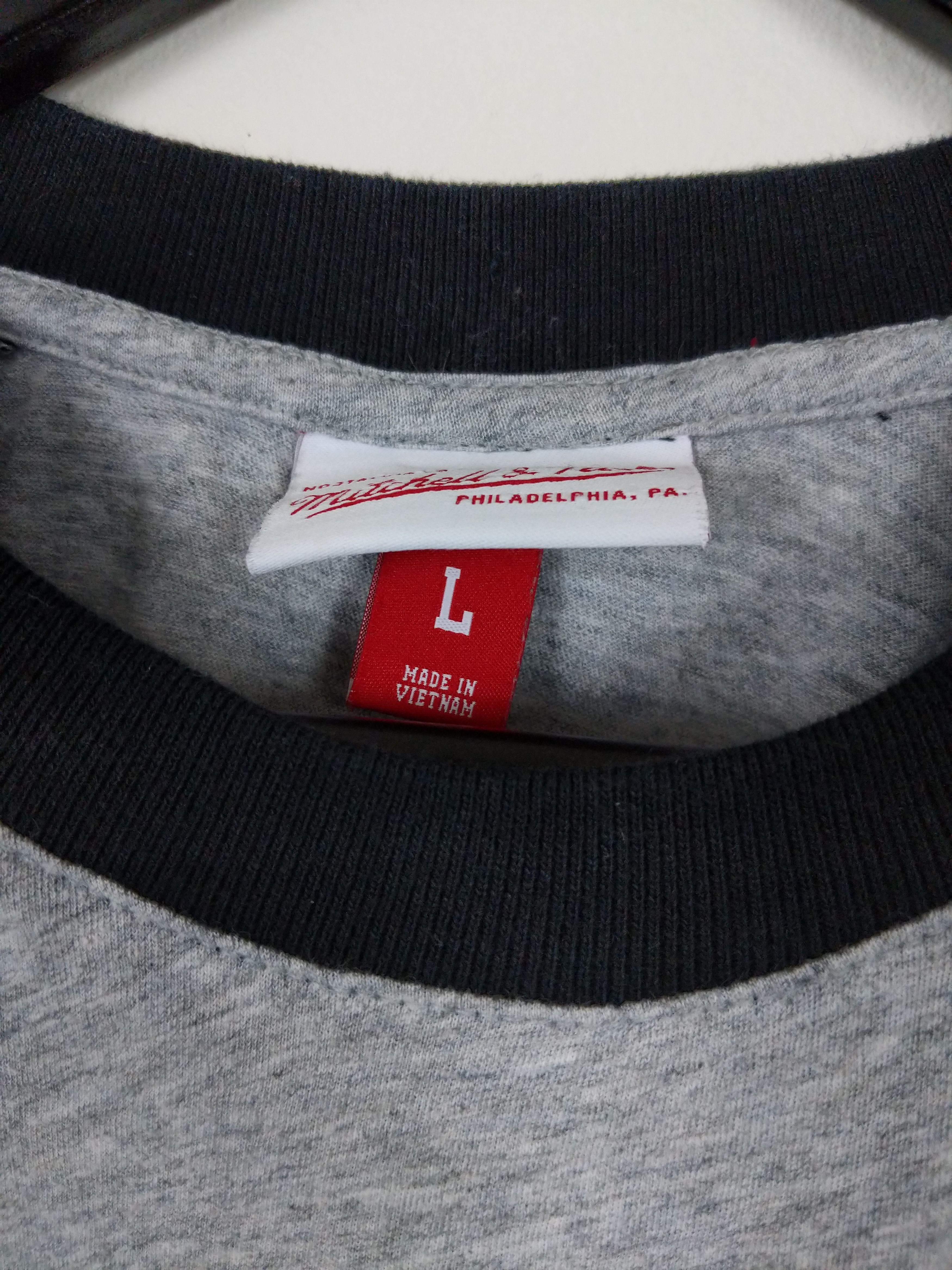 Mitchell & Ness × NBA Toronto Raptors Mitchell & Ness Raglan Tee Size US L / EU 52-54 / 3 - 3 Thumbnail