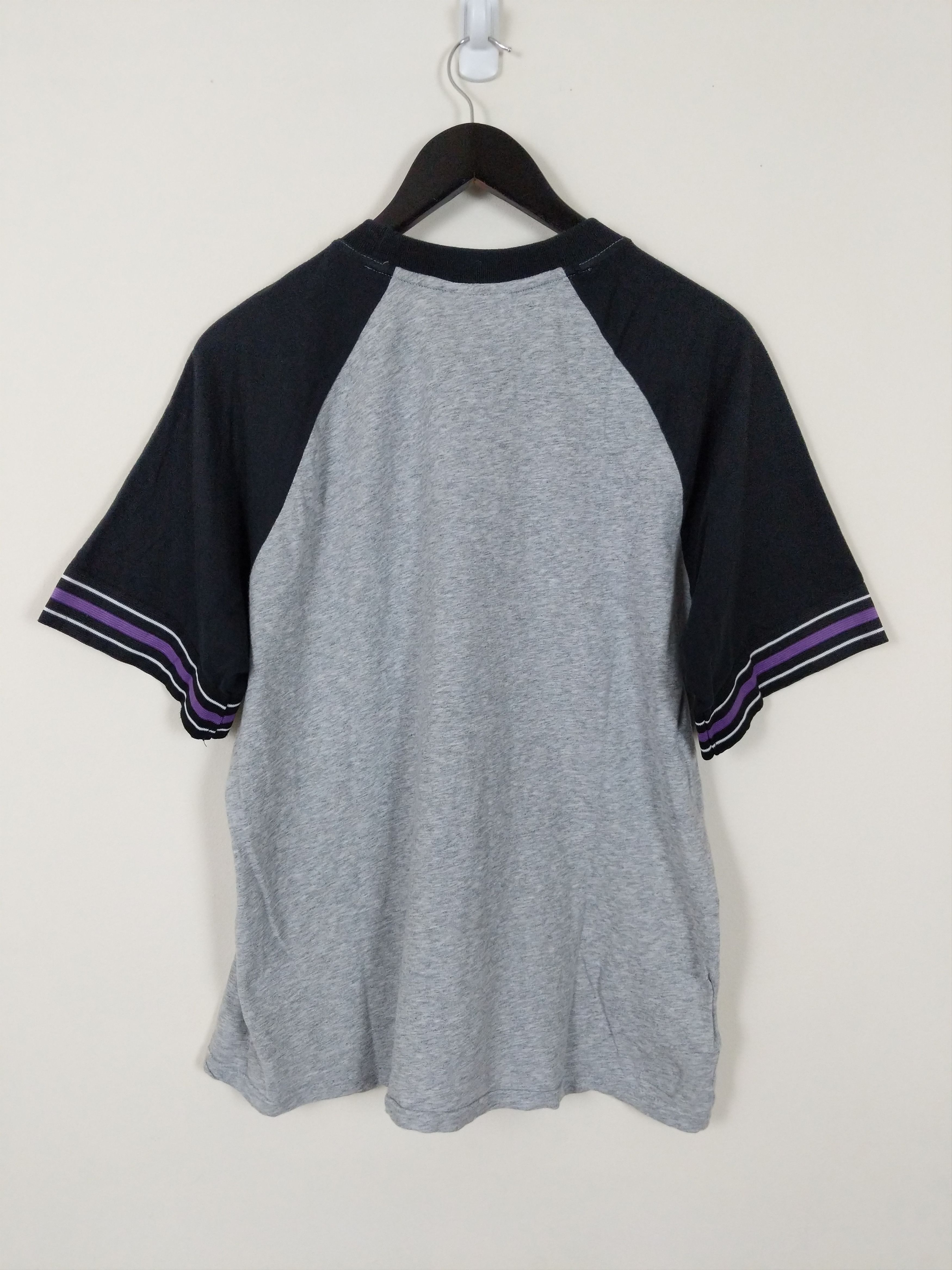 Mitchell & Ness × NBA Toronto Raptors Mitchell & Ness Raglan Tee Size US L / EU 52-54 / 3 - 4 Thumbnail
