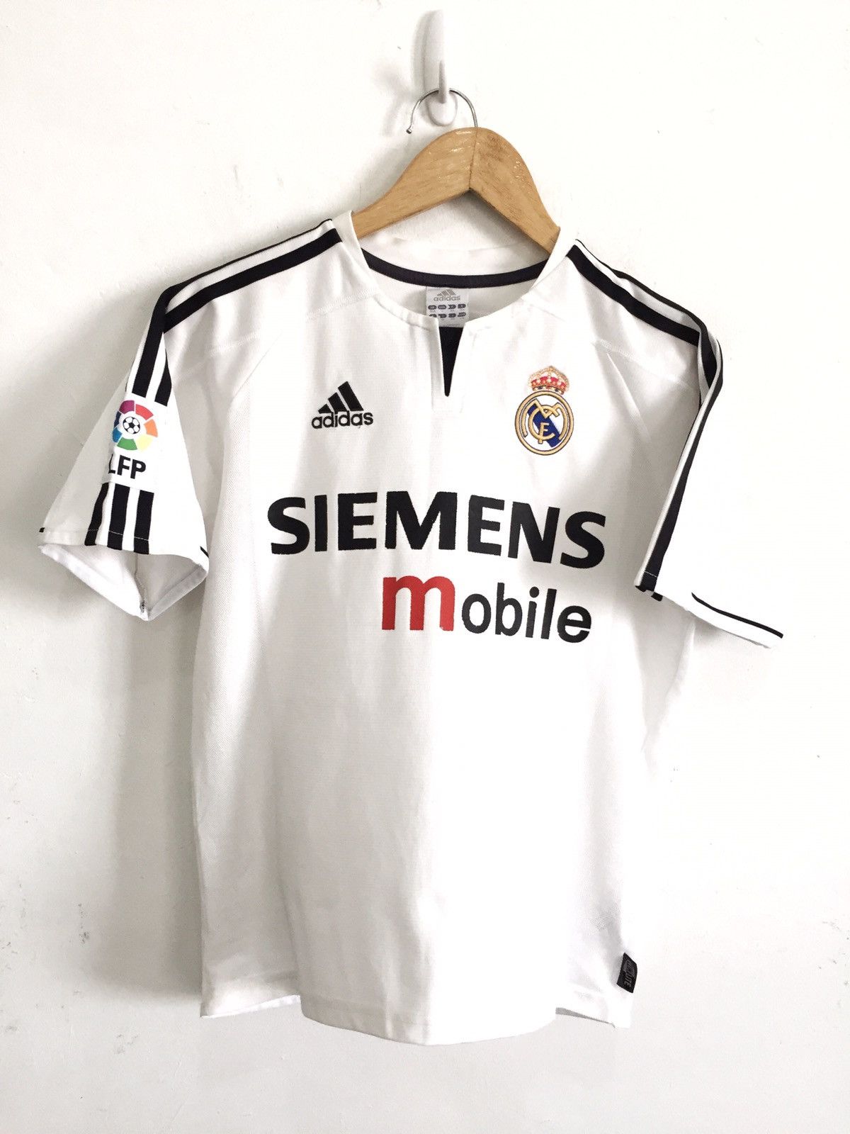 Adidas Iconic Real Madrid Home Kit Jersey Size US S / EU 44-46 / 1 - 2 Thumbnail