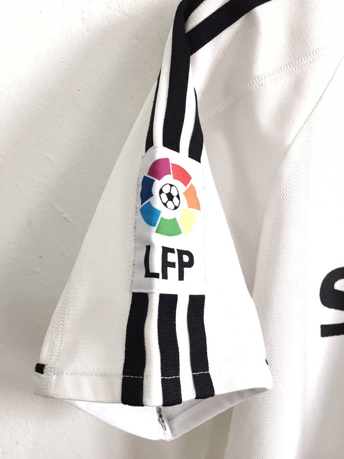 Adidas Iconic Real Madrid Home Kit Jersey Size US S / EU 44-46 / 1 - 4 Thumbnail