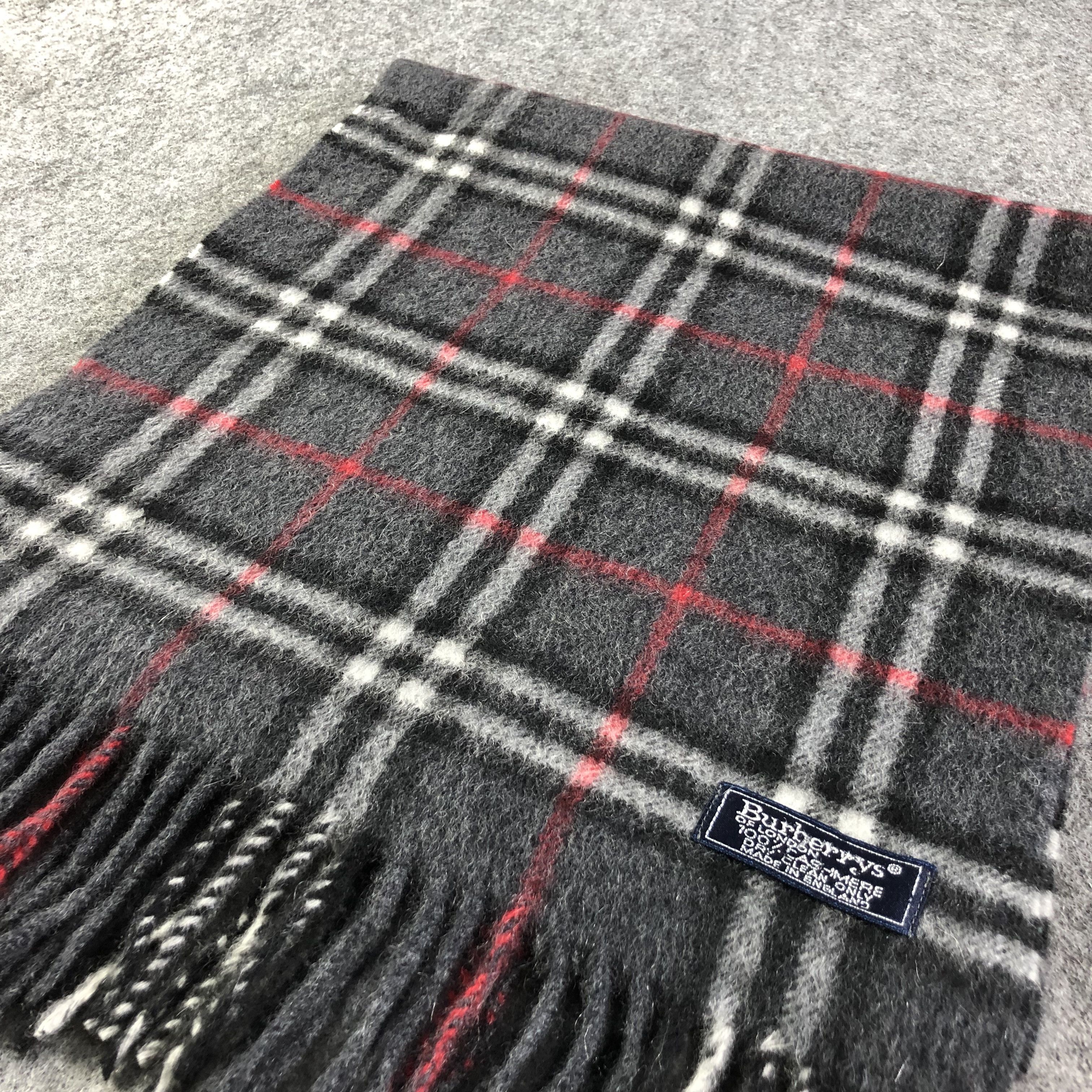 Burberry Burberrys Nova Check Cashmere Scarf Muffler V1633 Size ONE SIZE - 2 Thumbnail
