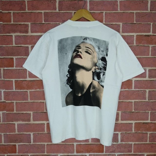 Band Tees Vintage Madonna Singer Songwriter Actress Big Print Artist Size US L / EU 52-54 / 3 - 1 Thumbnail