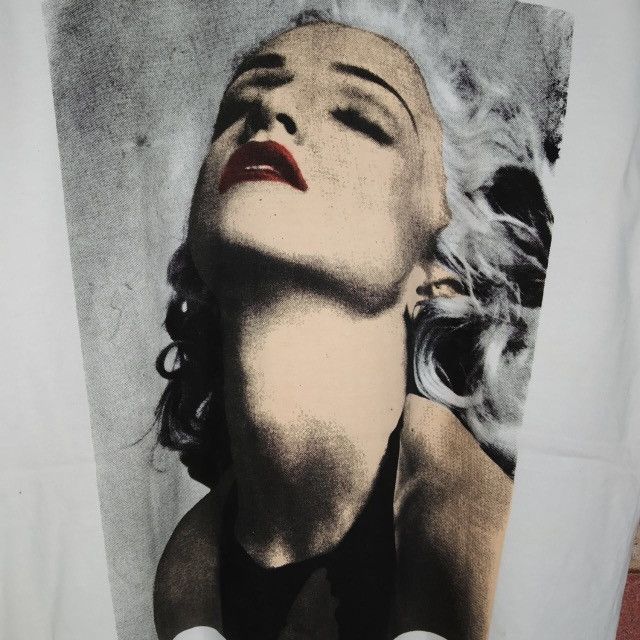 Band Tees Vintage Madonna Singer Songwriter Actress Big Print Artist Size US L / EU 52-54 / 3 - 3 Thumbnail
