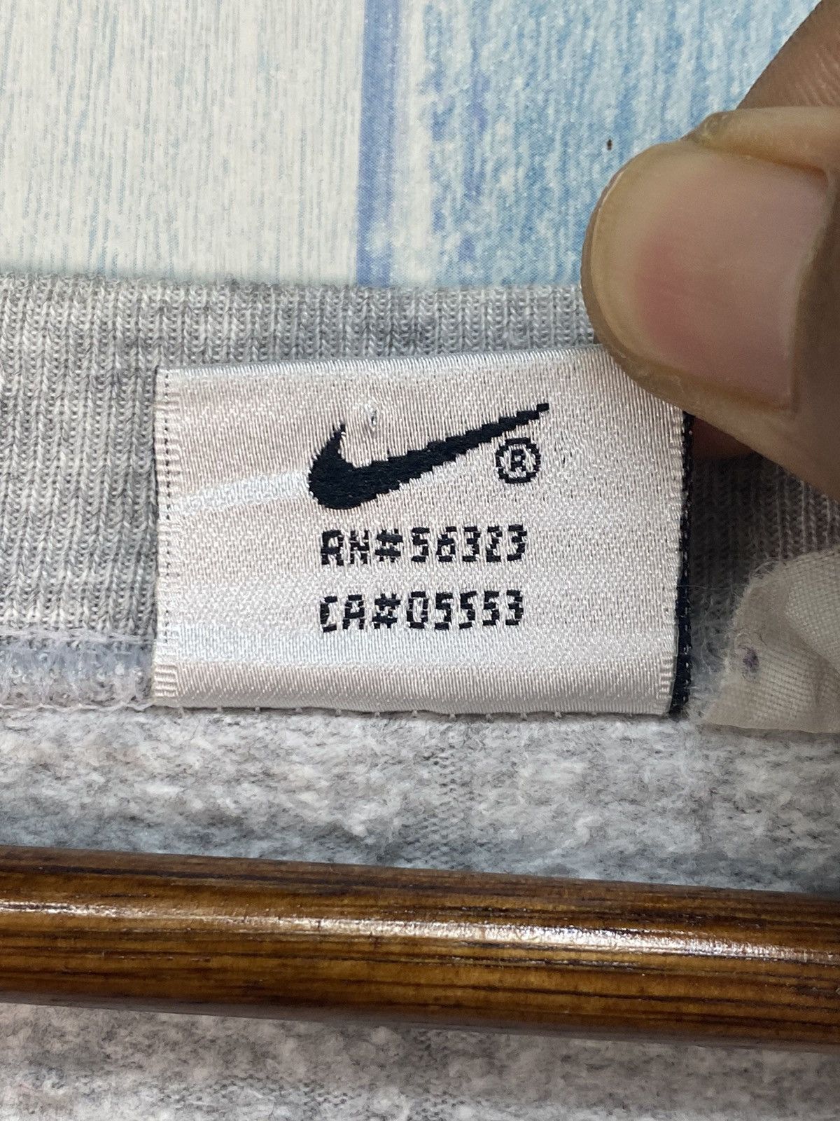 Nike Vintage Nike Small Logo Sweatshirt Size US L / EU 52-54 / 3 - 6 Thumbnail