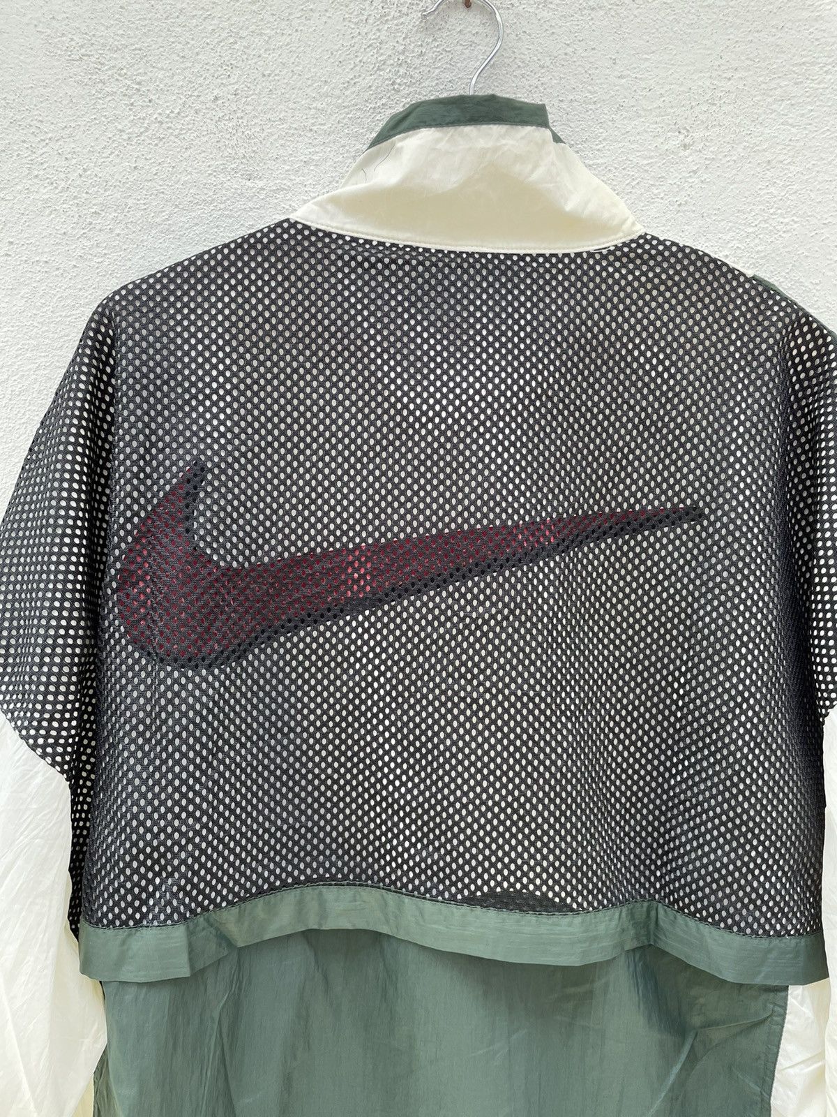 Nike Vintage 90s Nike Swoosh Big Logo Windbreaker Jacket Size US L / EU 52-54 / 3 - 9 Thumbnail