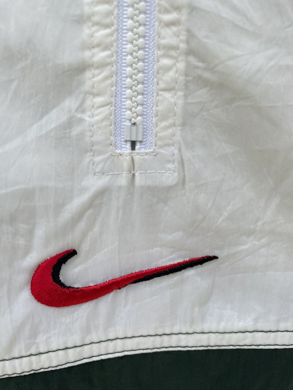 Nike Vintage 90s Nike Swoosh Big Logo Windbreaker Jacket Size US L / EU 52-54 / 3 - 7 Thumbnail