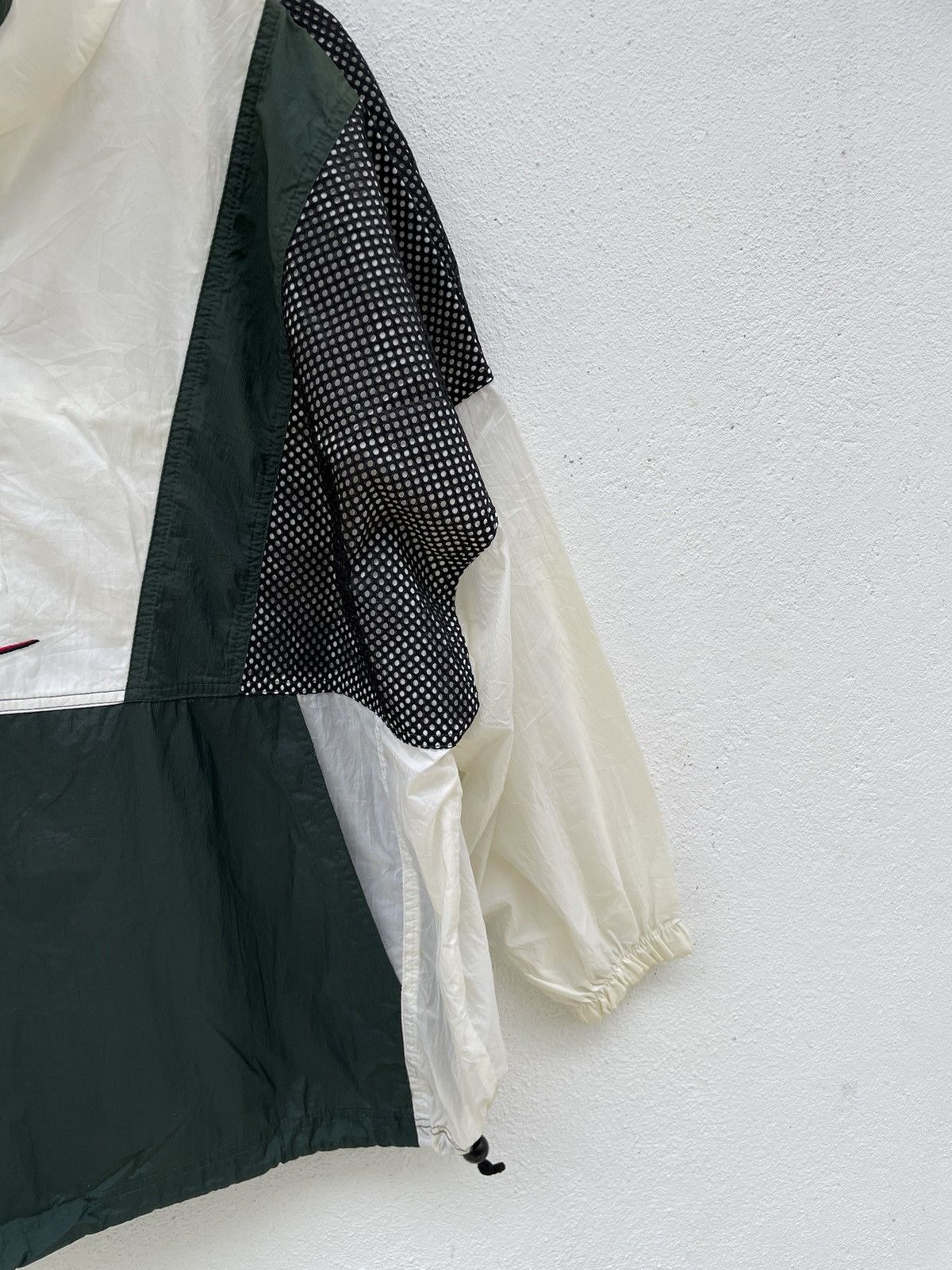 Nike Vintage 90s Nike Swoosh Big Logo Windbreaker Jacket Size US L / EU 52-54 / 3 - 5 Thumbnail