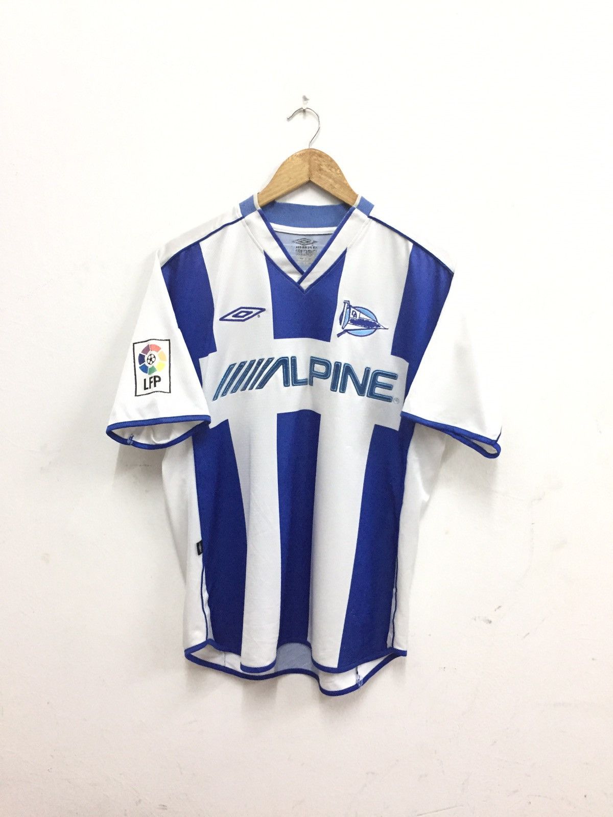 Umbro Vtg Umbro 2010-2011 Deportivo Alaves Home Jersey Size US M / EU 48-50 / 2 - 1 Thumbnail