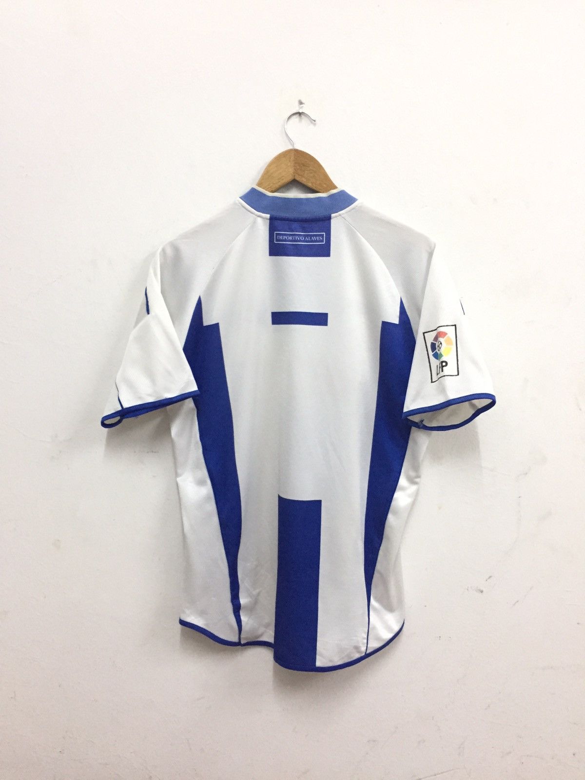 Umbro Vtg Umbro 2010-2011 Deportivo Alaves Home Jersey Size US M / EU 48-50 / 2 - 3 Thumbnail