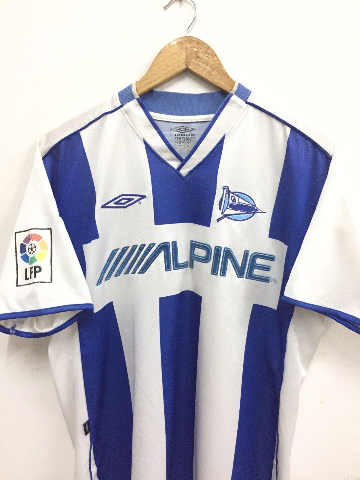 Umbro Vtg Umbro 2010-2011 Deportivo Alaves Home Jersey Size US M / EU 48-50 / 2 - 2 Thumbnail