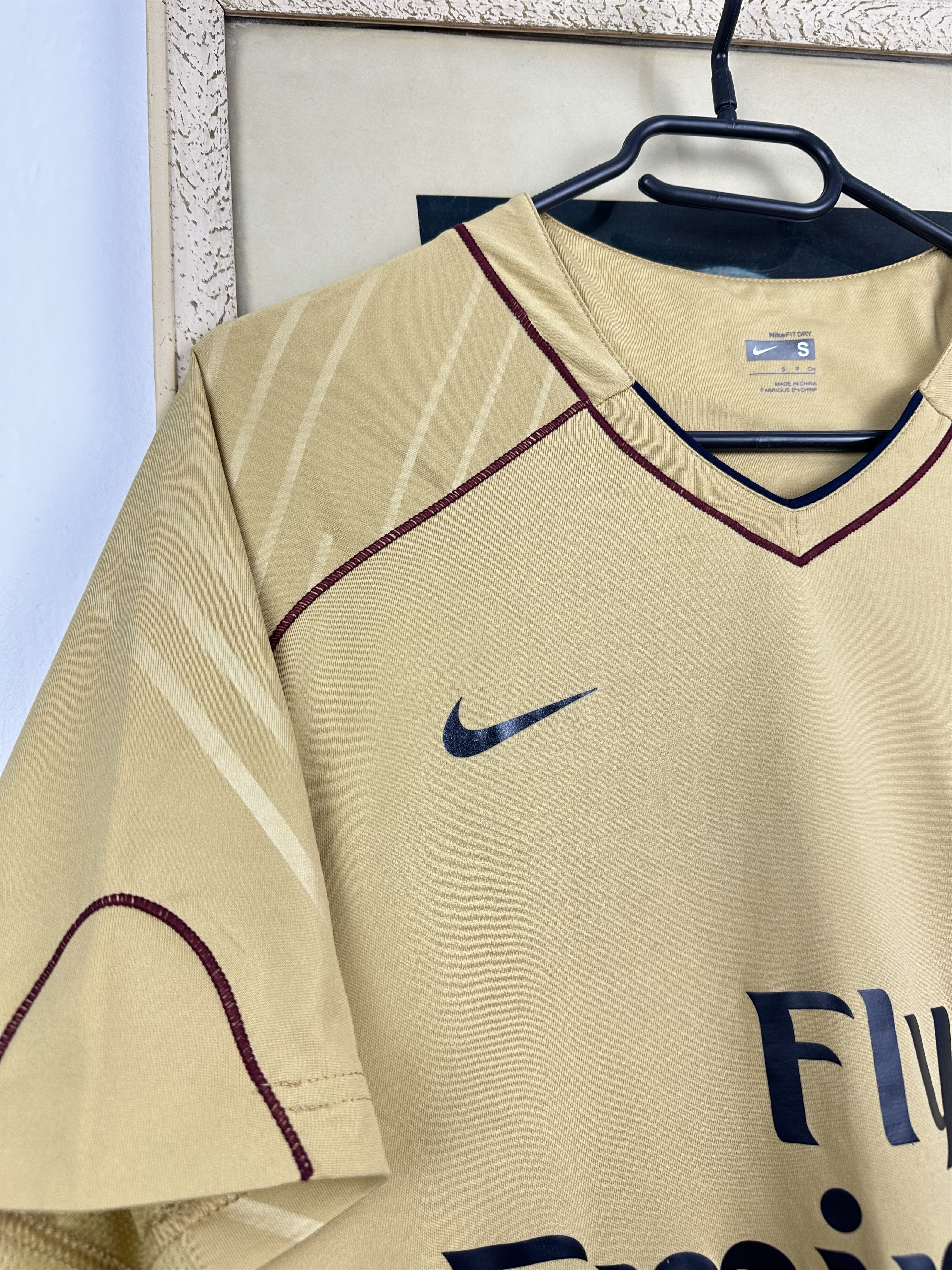 Nike Vintage Arsenal Train Shirt Football Jersey Soccer Y2K Hype Size US S / EU 44-46 / 1 - 4 Thumbnail