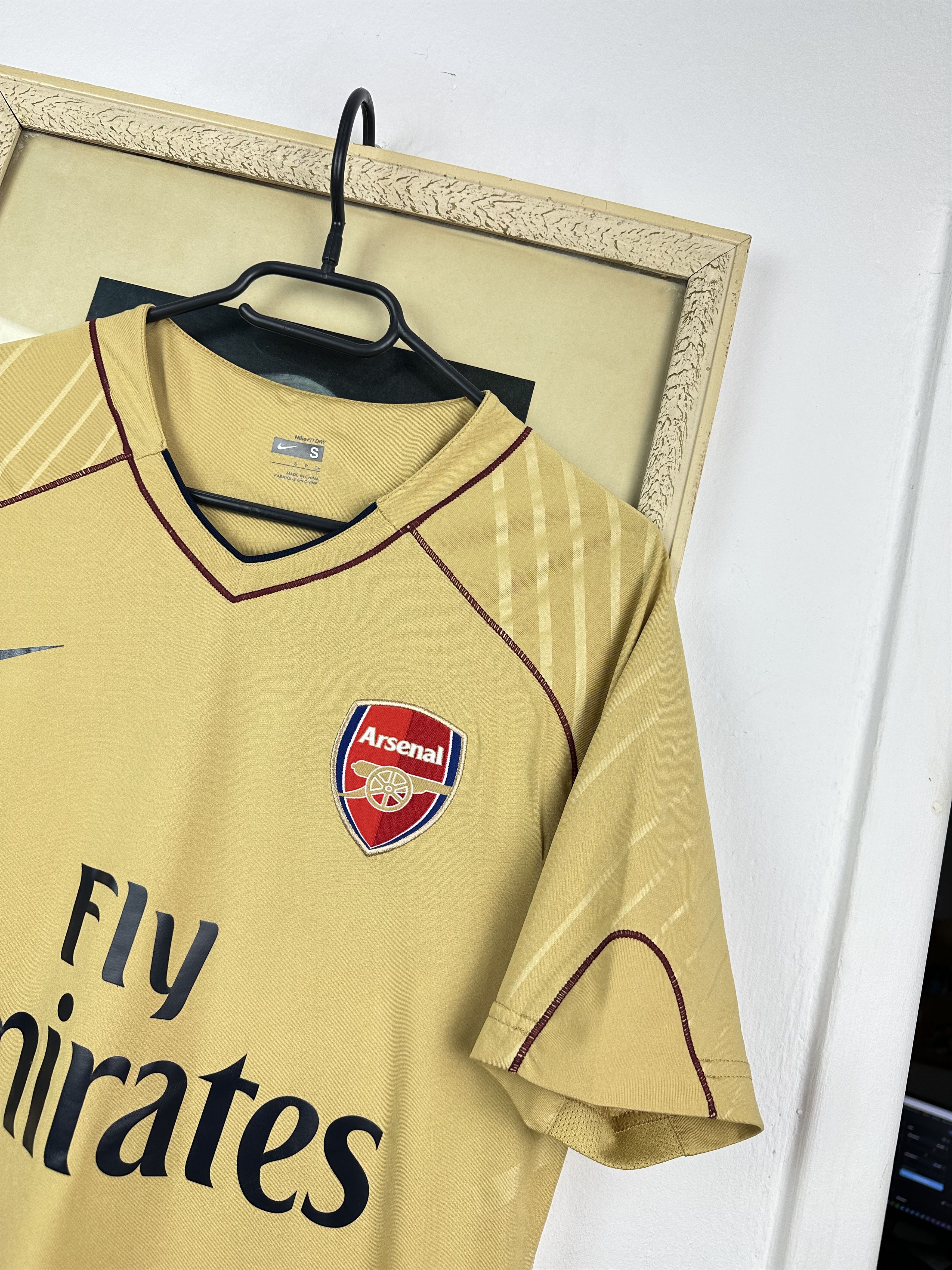 Nike Vintage Arsenal Train Shirt Football Jersey Soccer Y2K Hype Size US S / EU 44-46 / 1 - 2 Thumbnail