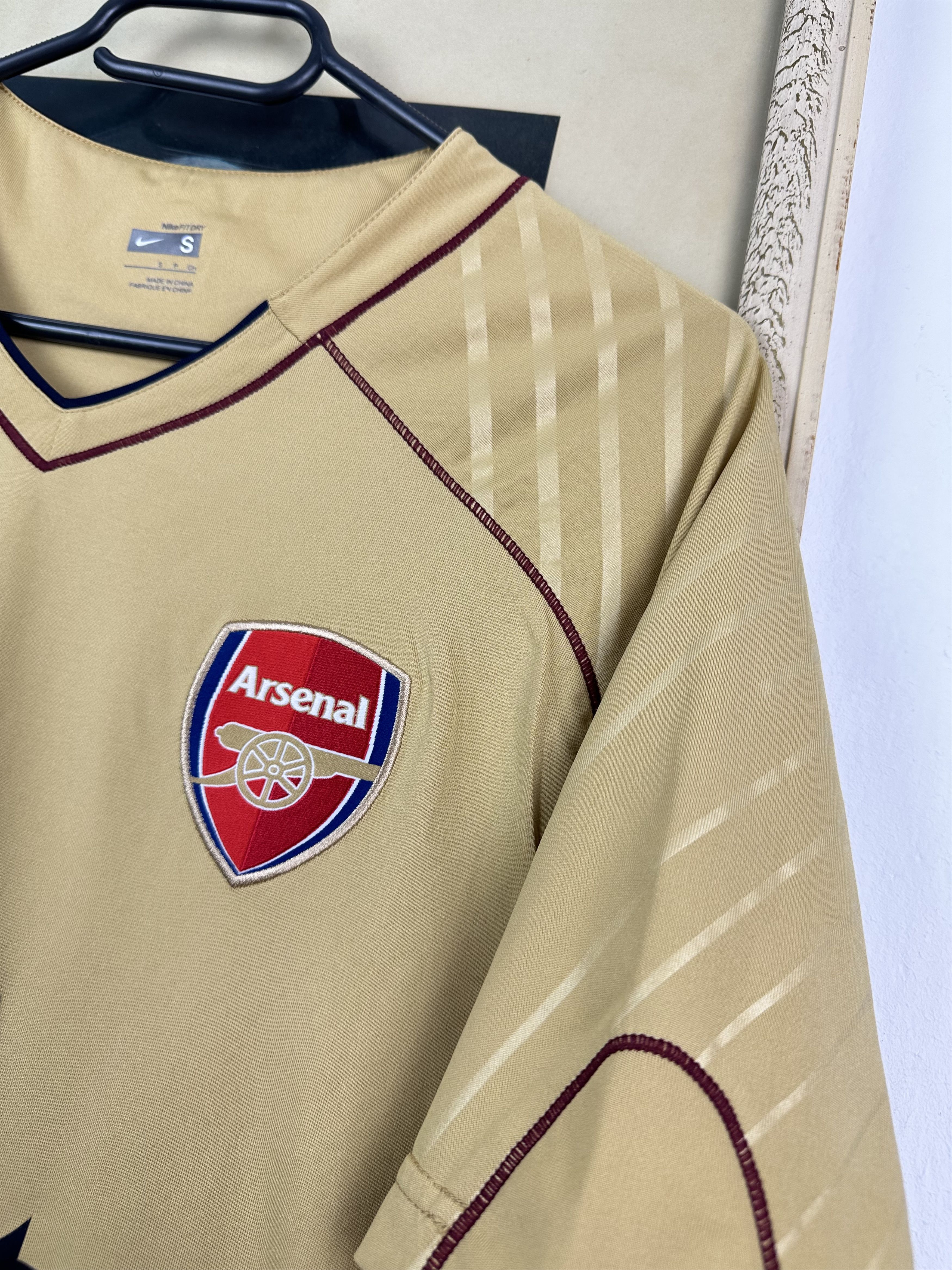 Nike Vintage Arsenal Train Shirt Football Jersey Soccer Y2K Hype Size US S / EU 44-46 / 1 - 5 Thumbnail