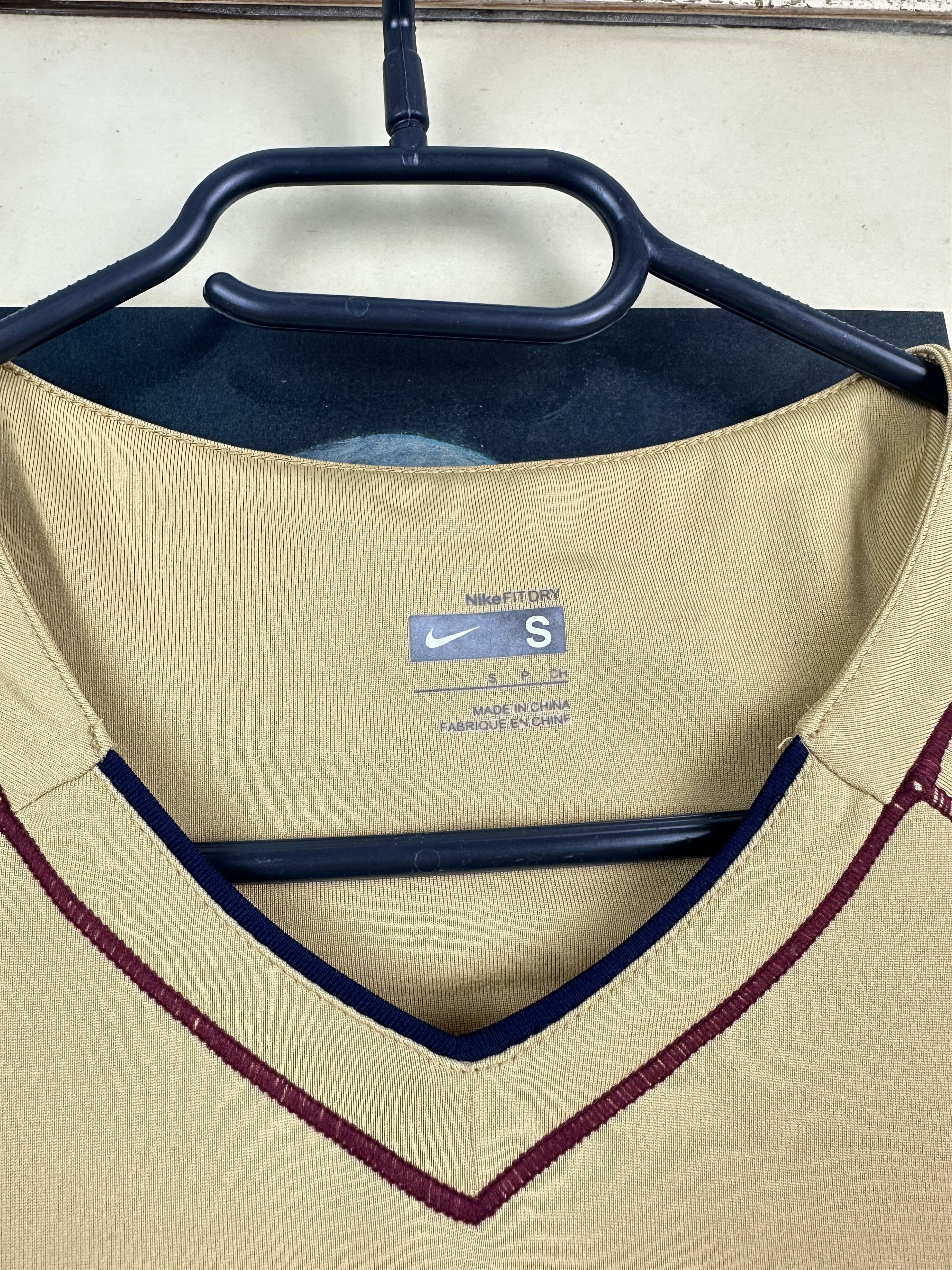 Nike Vintage Arsenal Train Shirt Football Jersey Soccer Y2K Hype Size US S / EU 44-46 / 1 - 3 Thumbnail