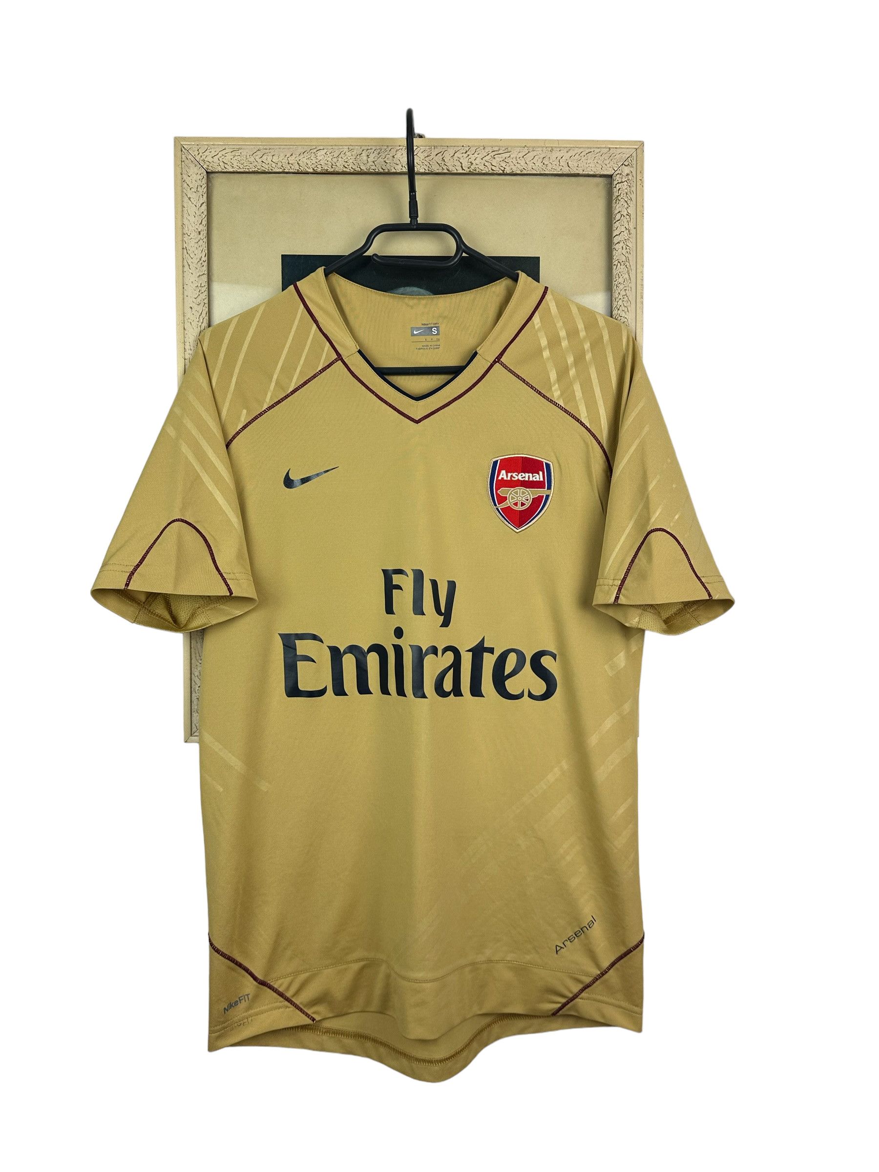Nike Vintage Arsenal Train Shirt Football Jersey Soccer Y2K Hype Size US S / EU 44-46 / 1 - 1 Thumbnail