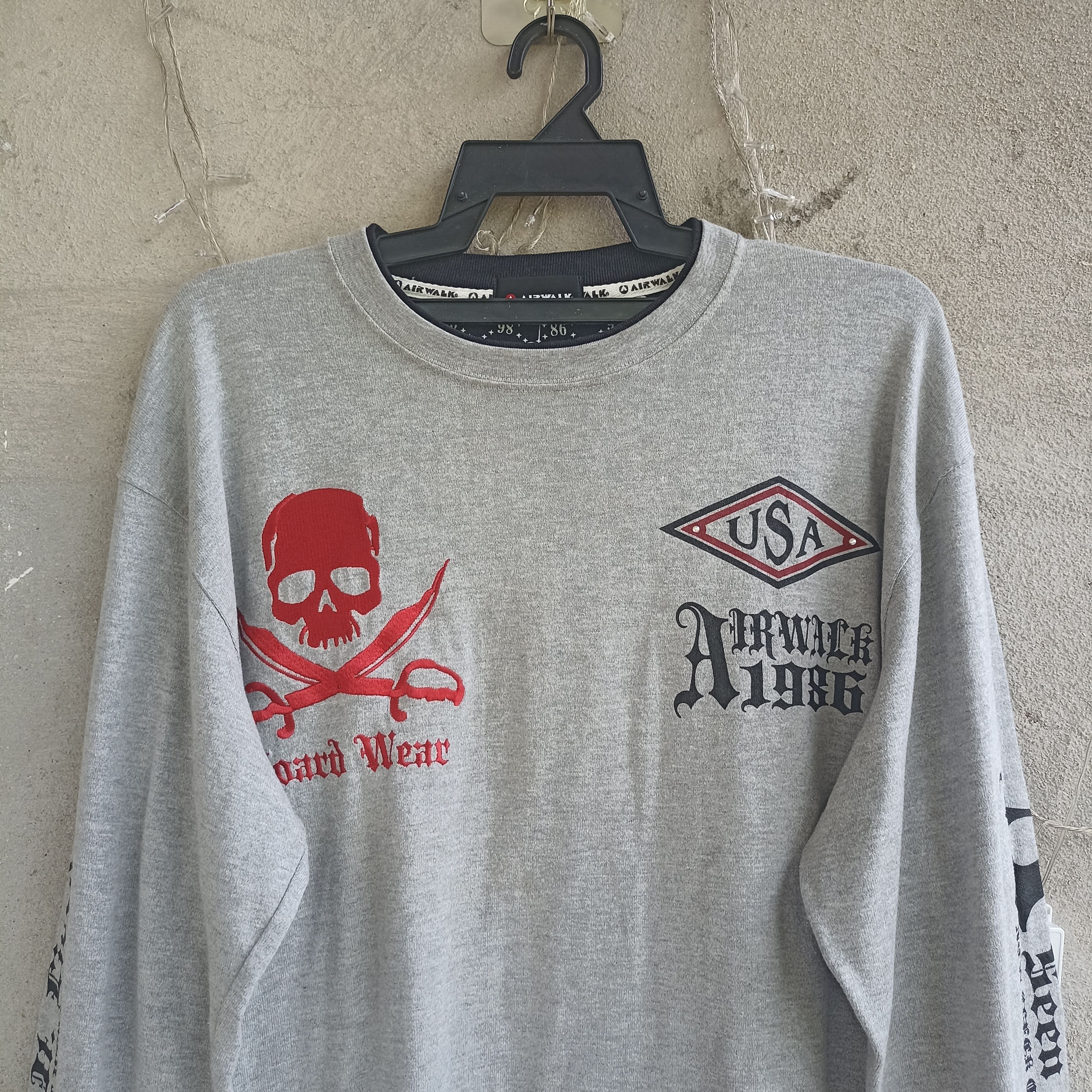 Airwalk Airwalk Big Logo Skulls Long Sleeve Tshirt Size US L / EU 52-54 / 3 - 2 Thumbnail