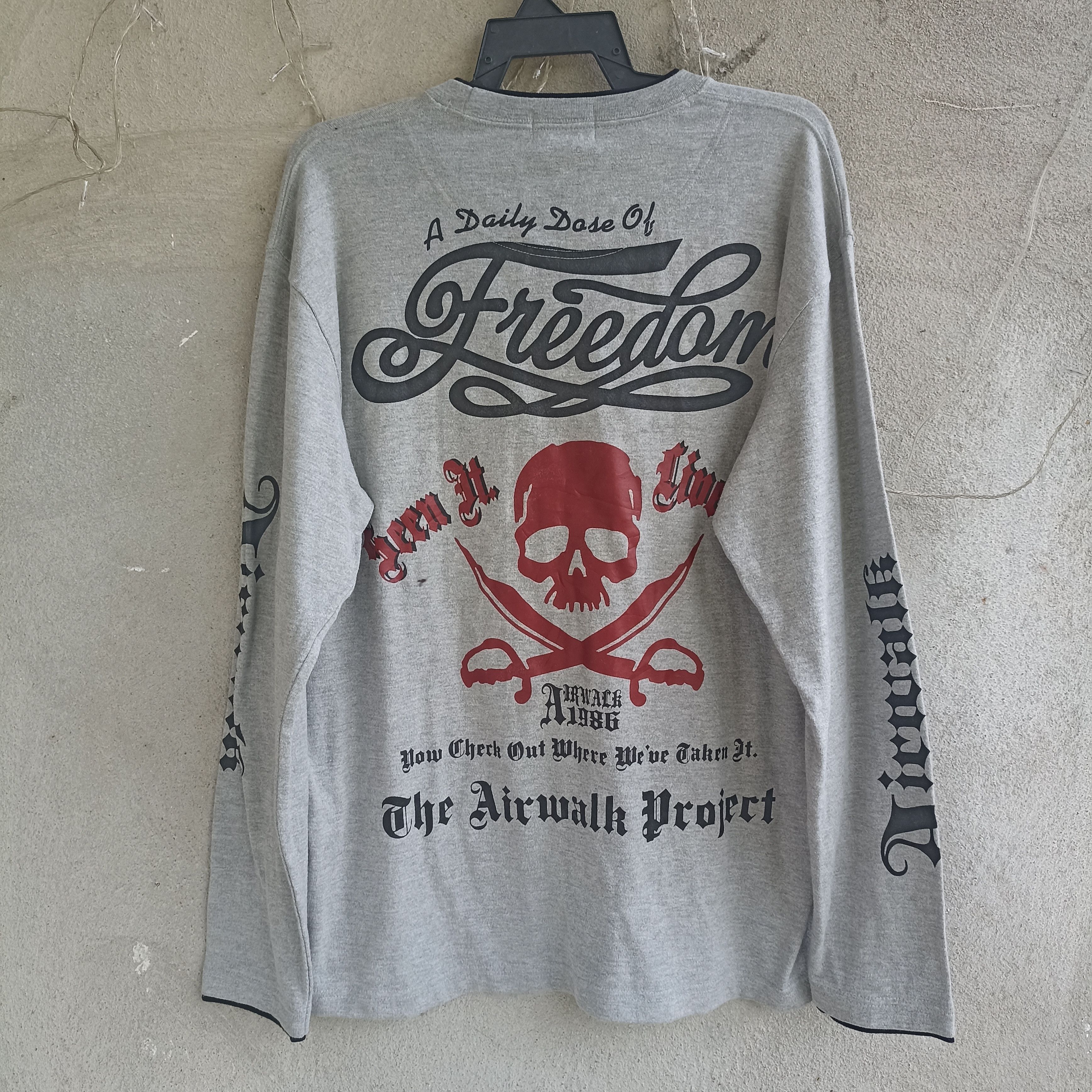 Airwalk Airwalk Big Logo Skulls Long Sleeve Tshirt Size US L / EU 52-54 / 3 - 7 Thumbnail