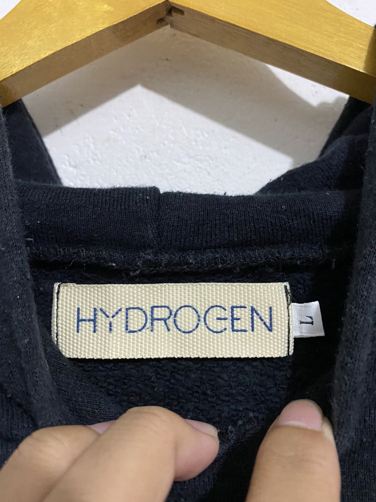 HYDROGEN 💸ACC OFFER💸Hydrogen Skull & Flower Hoodie Size US L / EU 52-54 / 3 - 5 Thumbnail