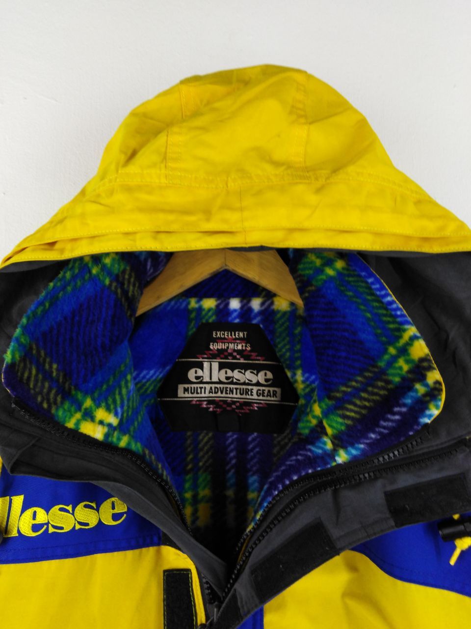 Ellesse MULTI ADVENTURE GEAR ELLESSE YELLOW/BLUE JACKET FITS M Size US S / EU 44-46 / 1 - 7 Thumbnail