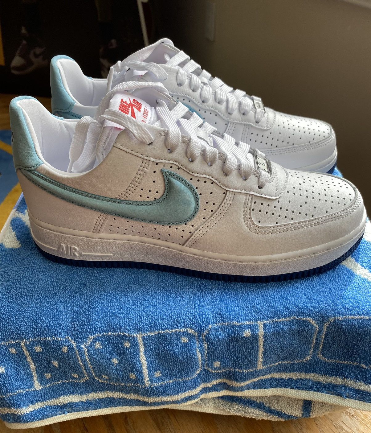 Nike Nike Air Force Puerto Rico Size 7 Size US 7 / EU 40 - 2 Thumbnail