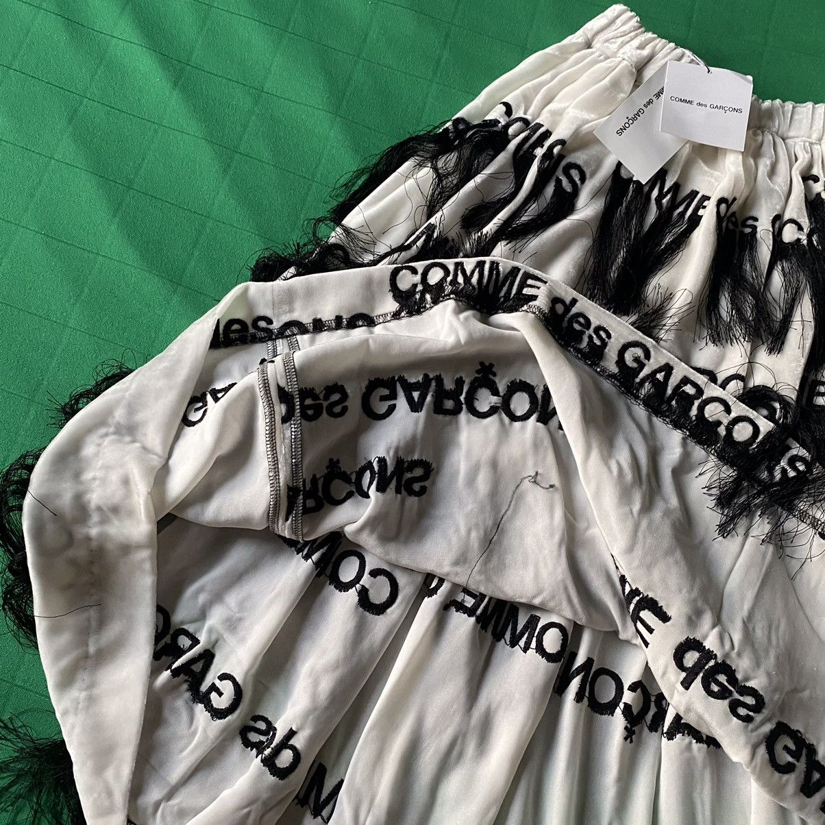 Comme des Garcons Comme des Garcons Fringed Logo Skirt SS20 Size XS Size 26" / US 2 / IT 38 - 7 Thumbnail