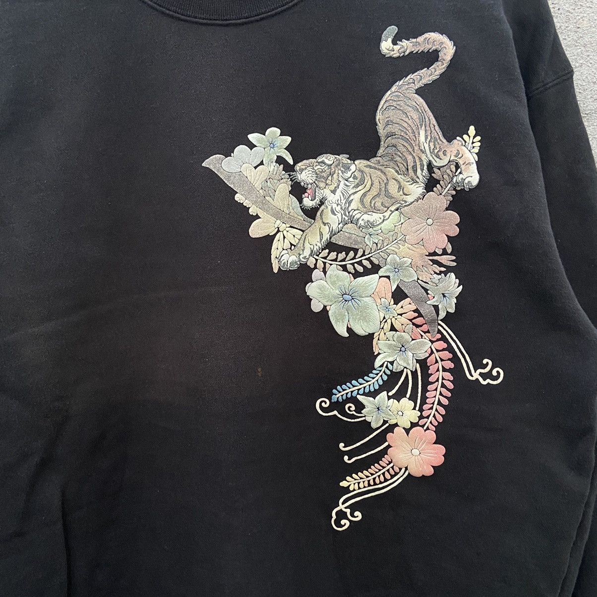 Vintage Vintage Sukajan Tiger Sweatshirt Size US XL / EU 56 / 4 - 2 Thumbnail