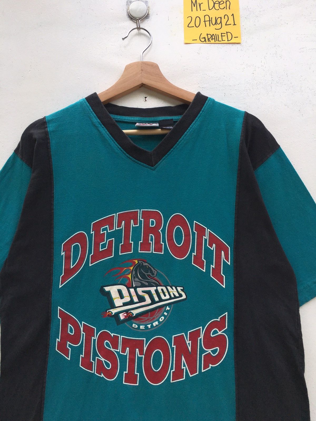 NBA Vintage NBA Detroit Pistons Tshirt Size US M / EU 48-50 / 2 - 1 Thumbnail