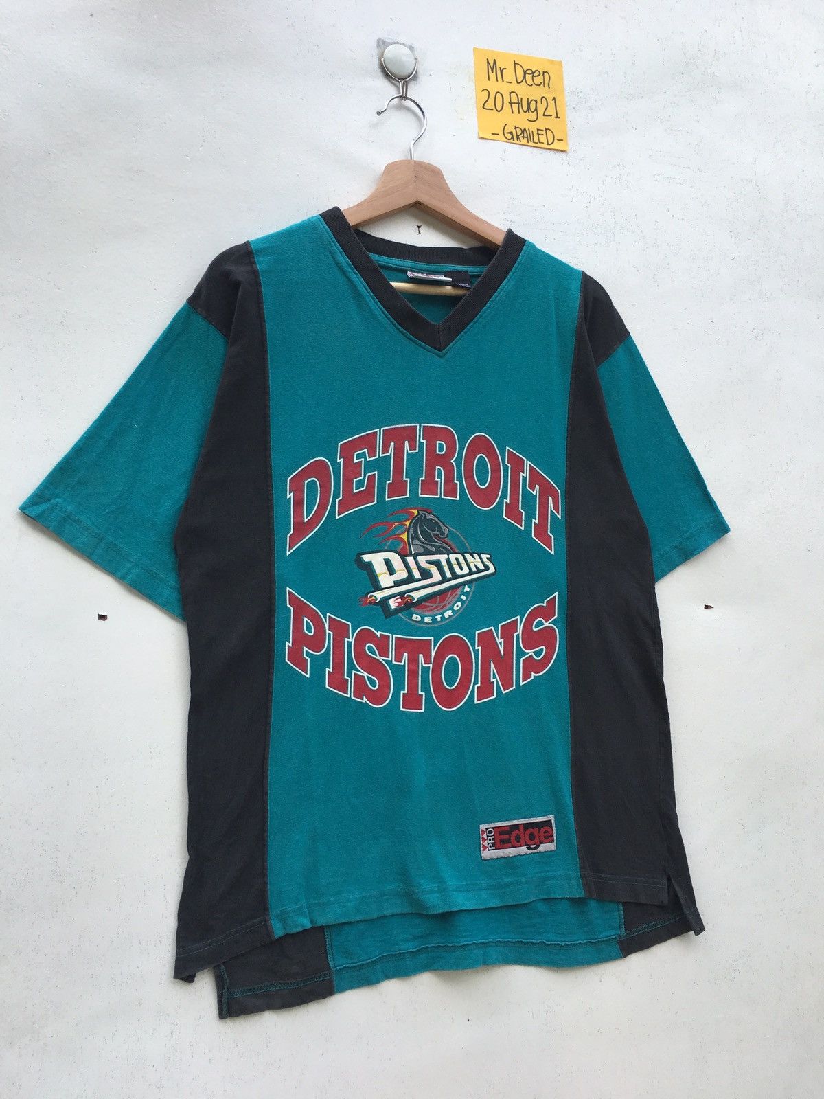 NBA Vintage NBA Detroit Pistons Tshirt Size US M / EU 48-50 / 2 - 3 Thumbnail