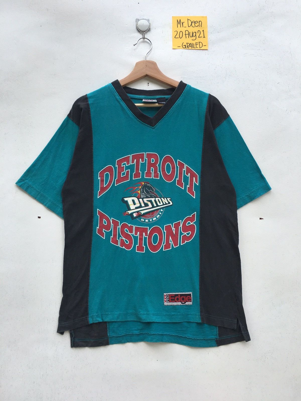NBA Vintage NBA Detroit Pistons Tshirt Size US M / EU 48-50 / 2 - 2 Thumbnail