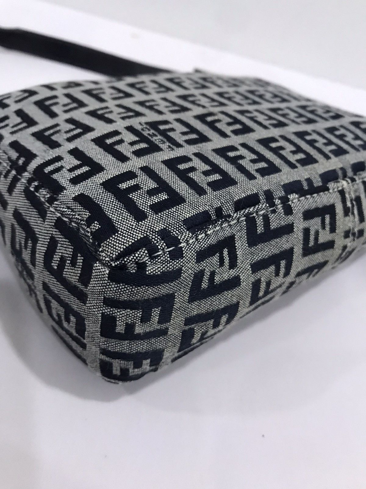 ❌Last Drop❌🔥Rare🔥Authentic Fendi FF Mini Handcarry bag