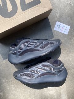 Kanye west yeezy 700 hot sale black