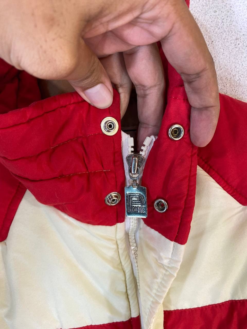Vintage Vintage Profile Retro Puffer Jacket Nice Design Size US L / EU 52-54 / 3 - 13 Thumbnail