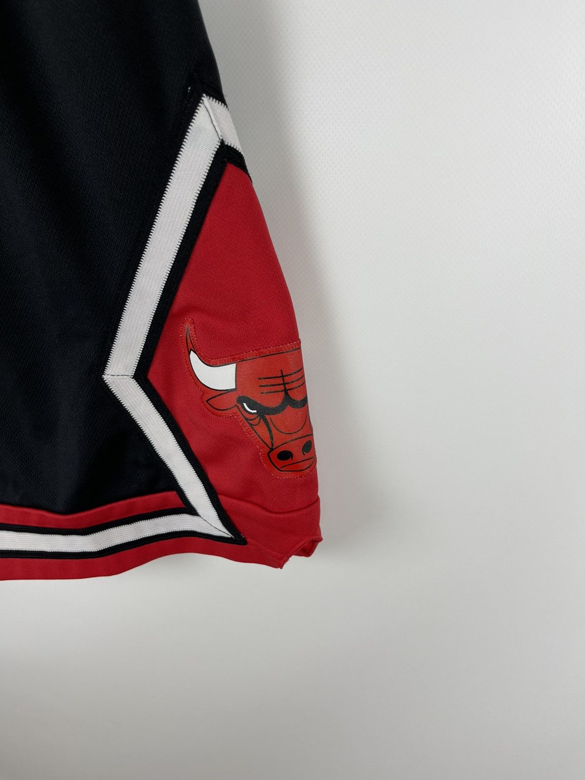 Adidas Adidas Chicago Bulls vintage nba basketball jersey shorts Size US 30 / EU 46 - 5 Thumbnail