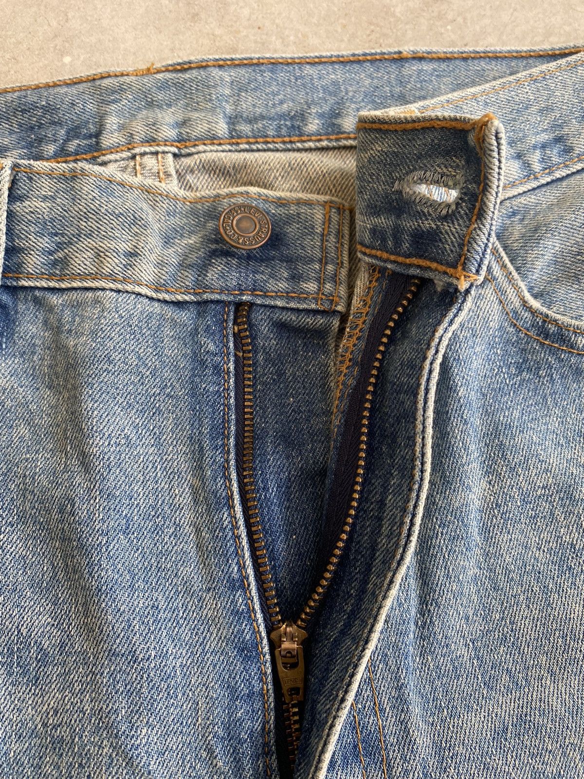 Levi's Vintage USA Levis 505-03 Distressed Jeans Size US 33 - 6 Thumbnail