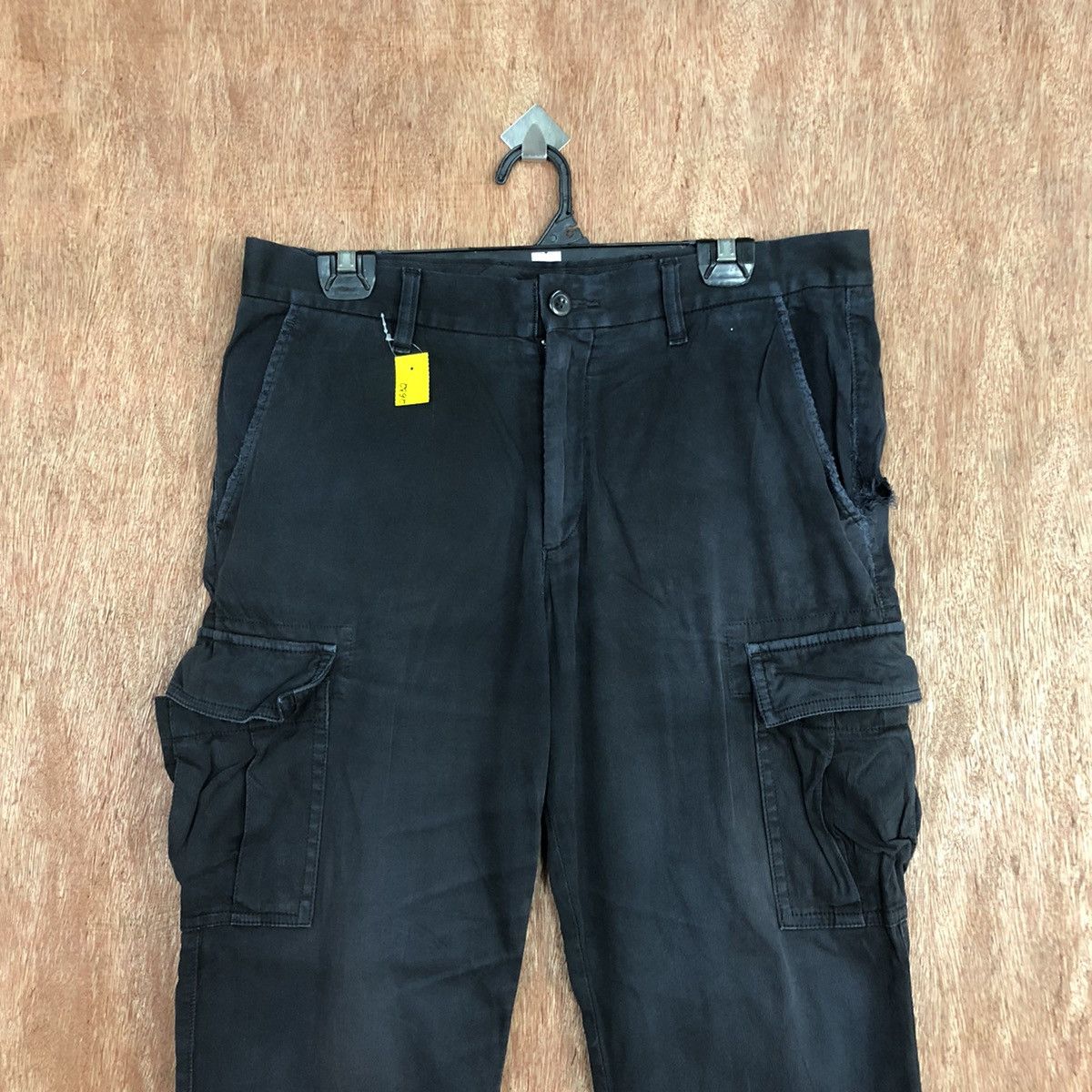 Japanese Brand D Uniqlo Black Multipocket Cargo Pants #2632 Size US 32 / EU 48 - 2 Thumbnail