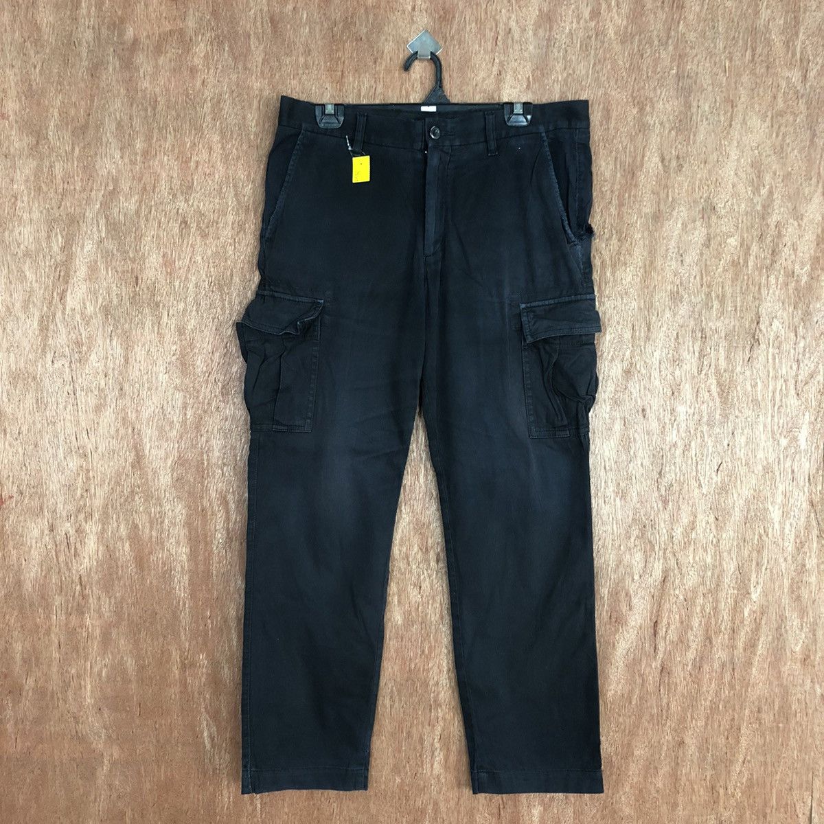 Japanese Brand D Uniqlo Black Multipocket Cargo Pants #2632 Size US 32 / EU 48 - 1 Thumbnail