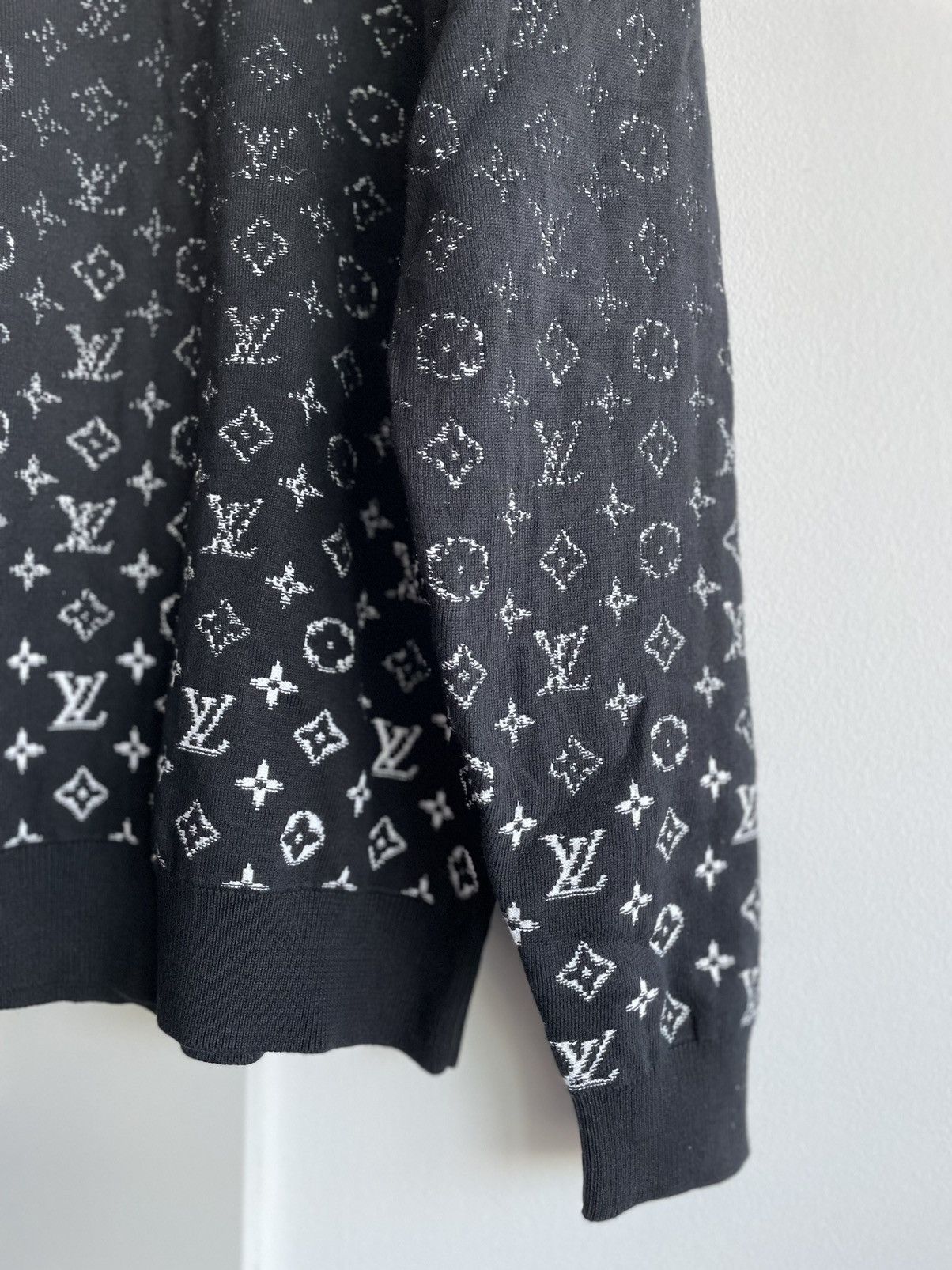Louis Vuitton Brand New Limited Edition Runway Monogram LV Logo Sweater Size US L / EU 52-54 / 3 - 24 Thumbnail