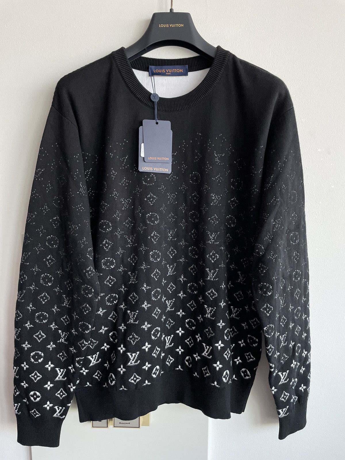 Louis Vuitton Brand New Limited Edition Runway Monogram LV Logo Sweater Size US L / EU 52-54 / 3 - 1 Thumbnail