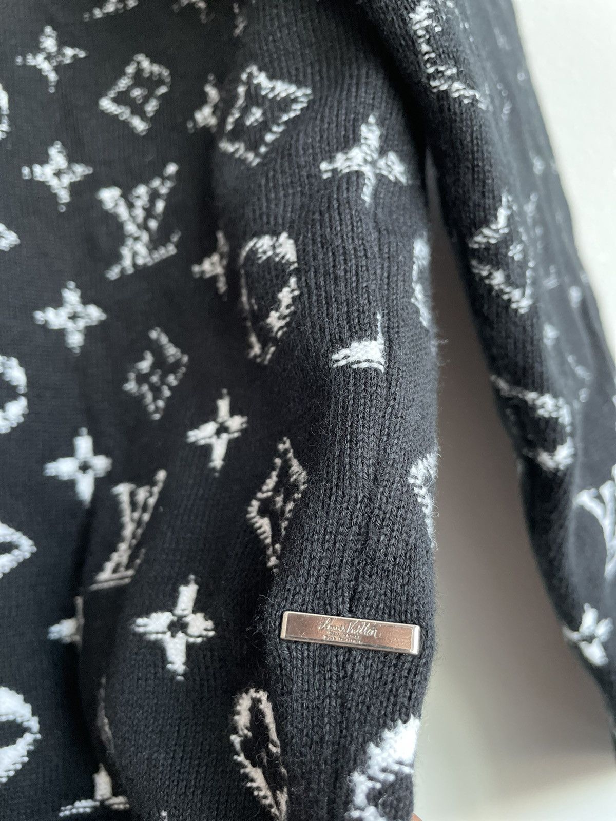 Louis Vuitton Brand New Limited Edition Runway Monogram LV Logo Sweater Size US L / EU 52-54 / 3 - 22 Thumbnail