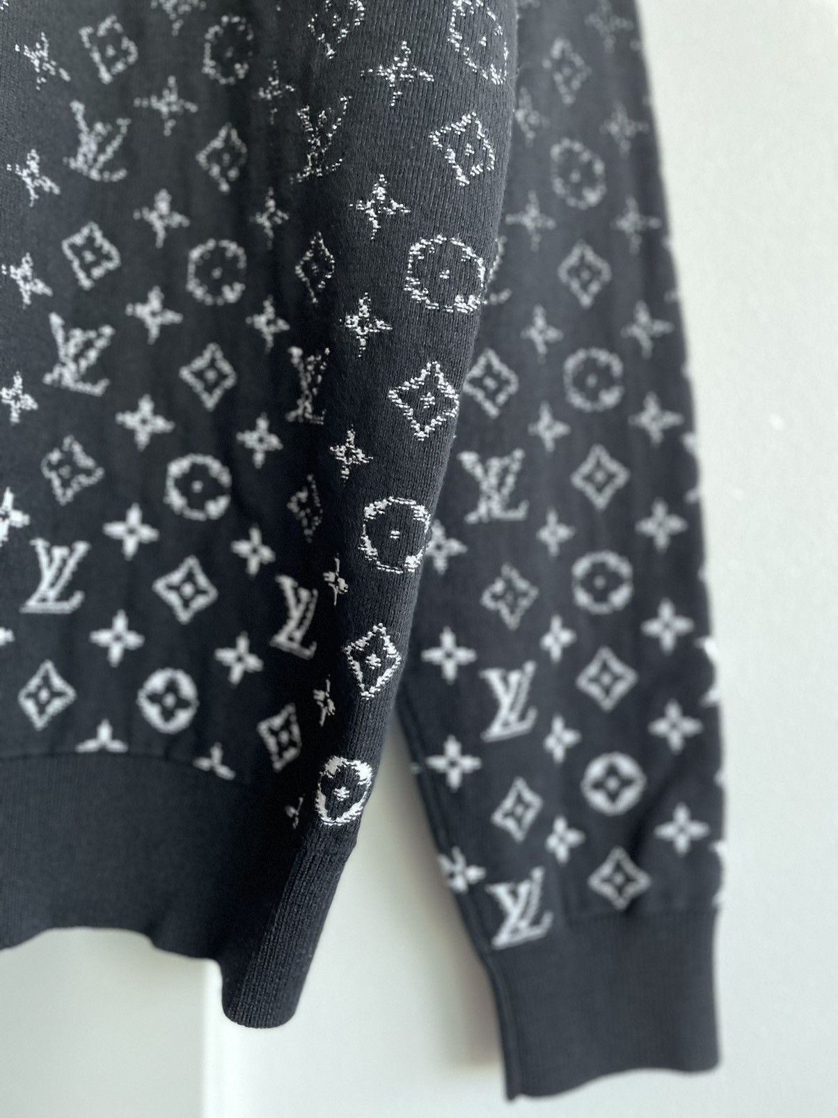 Louis Vuitton Brand New Limited Edition Runway Monogram LV Logo Sweater Size US L / EU 52-54 / 3 - 23 Thumbnail