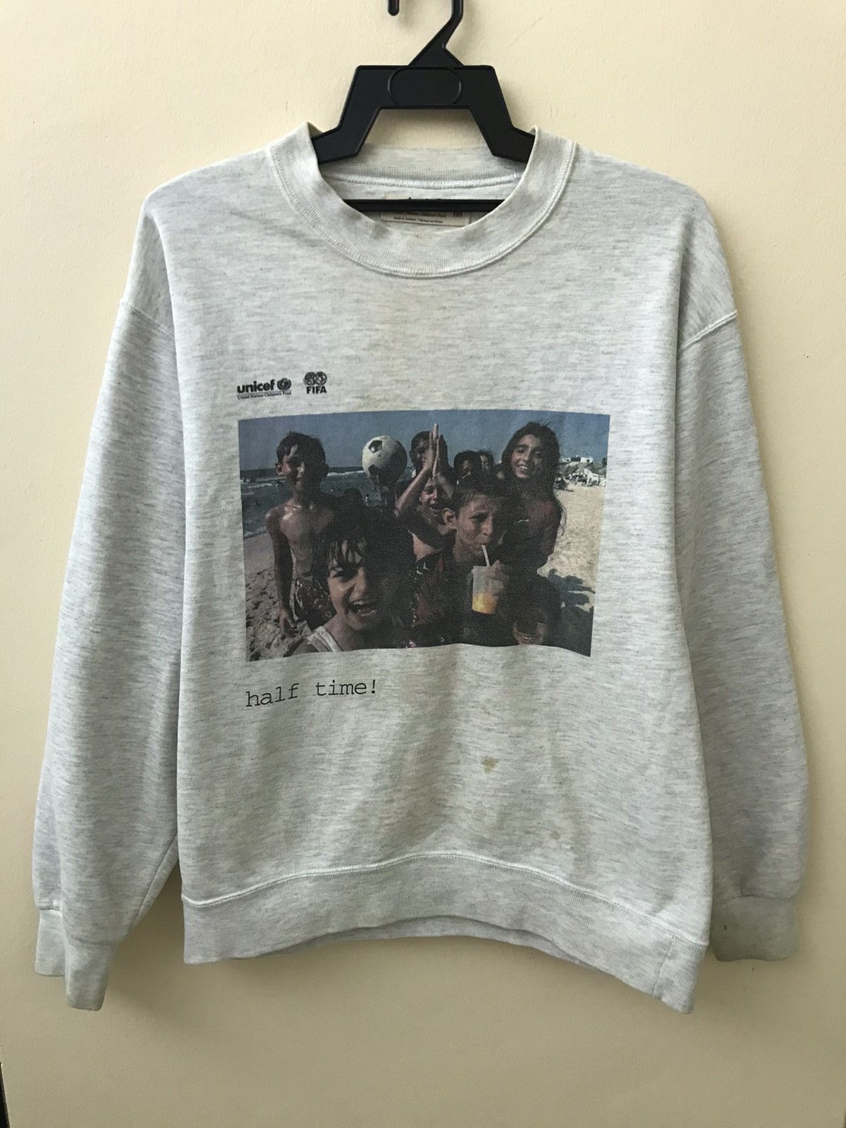 Russell Athletic Vintage 🔥 UNICEF x FIFA x Russel Distressed Sweatshirt Size US M / EU 48-50 / 2 - 1 Thumbnail