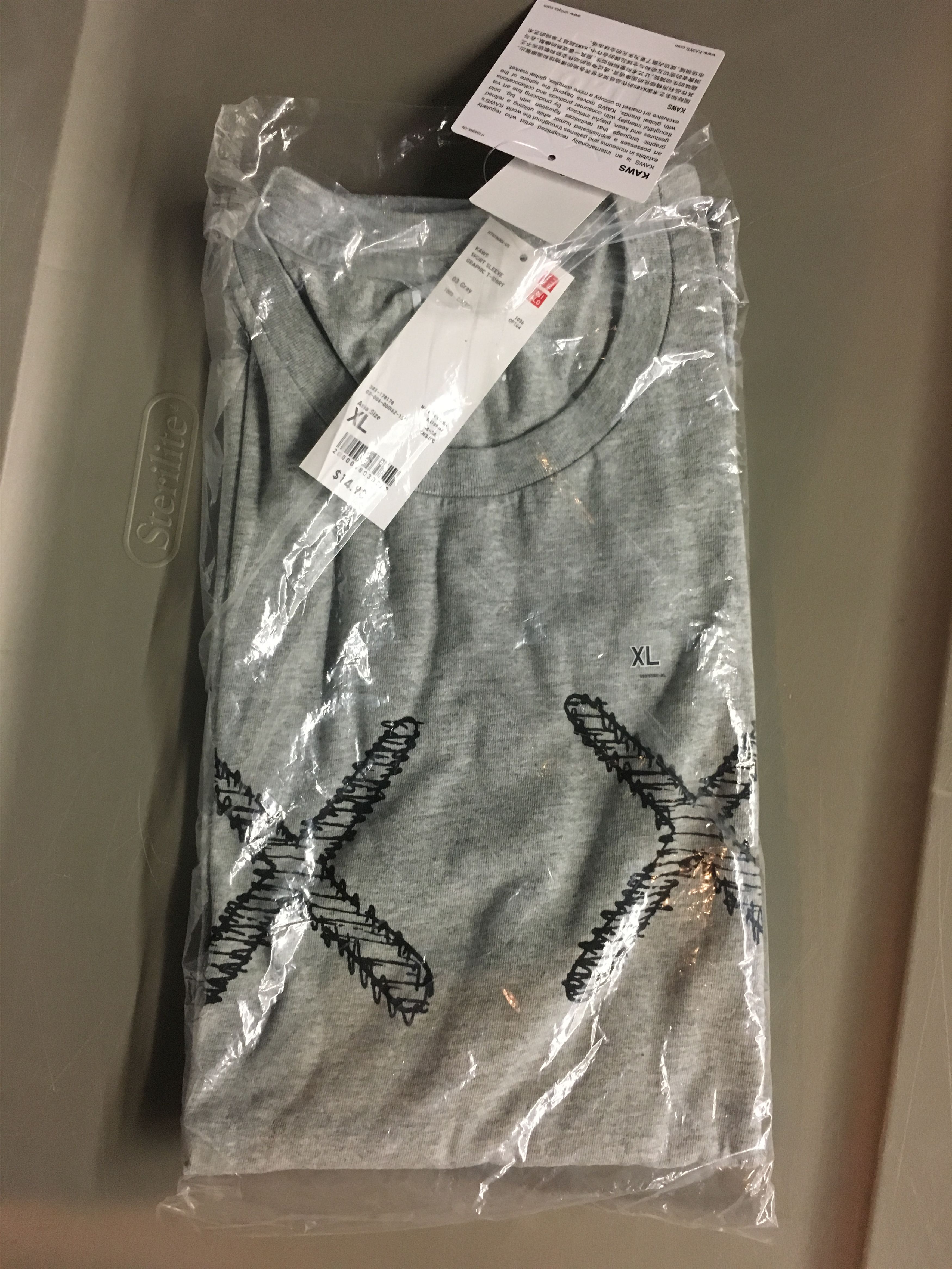 Kaws × Uniqlo Uniqlo X Kaws XX Tee Grey 2016 Size X-Large Size US XL / EU 56 / 4 - 2 Thumbnail