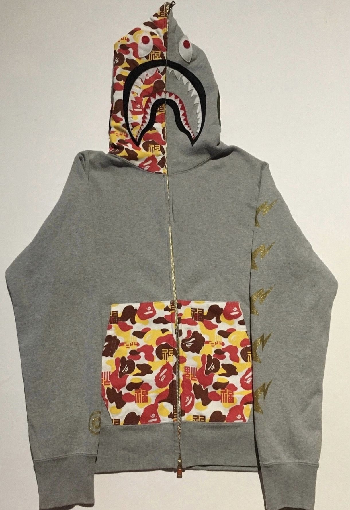 Bape Bape camo shark hoodie Size US M / EU 48-50 / 2 - 1 Thumbnail