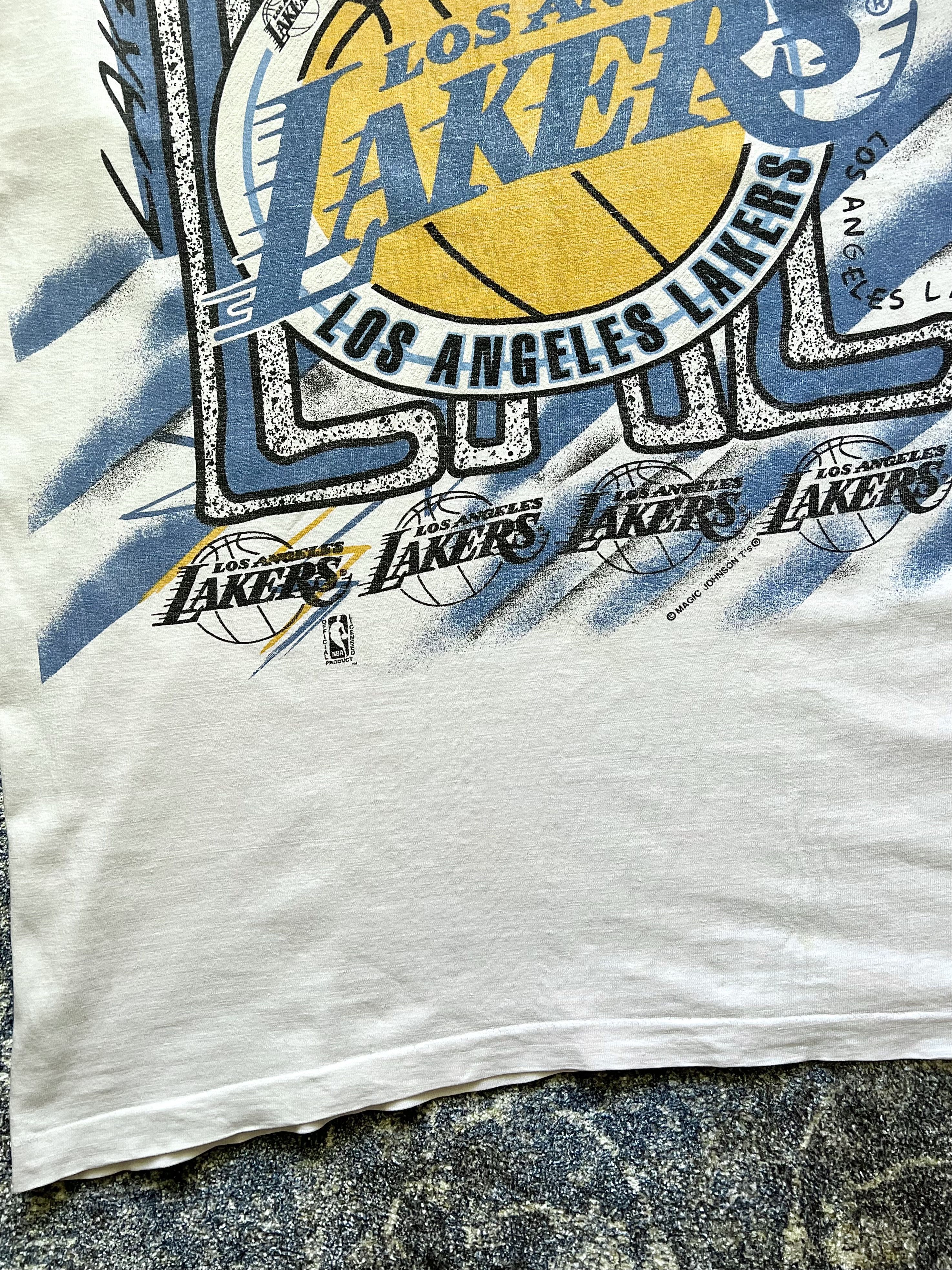 NBA 90s Vintage Los Angeles Lakers Magic Johnson Graphic T-Shirt Size US XL / EU 56 / 4 - 5 Thumbnail