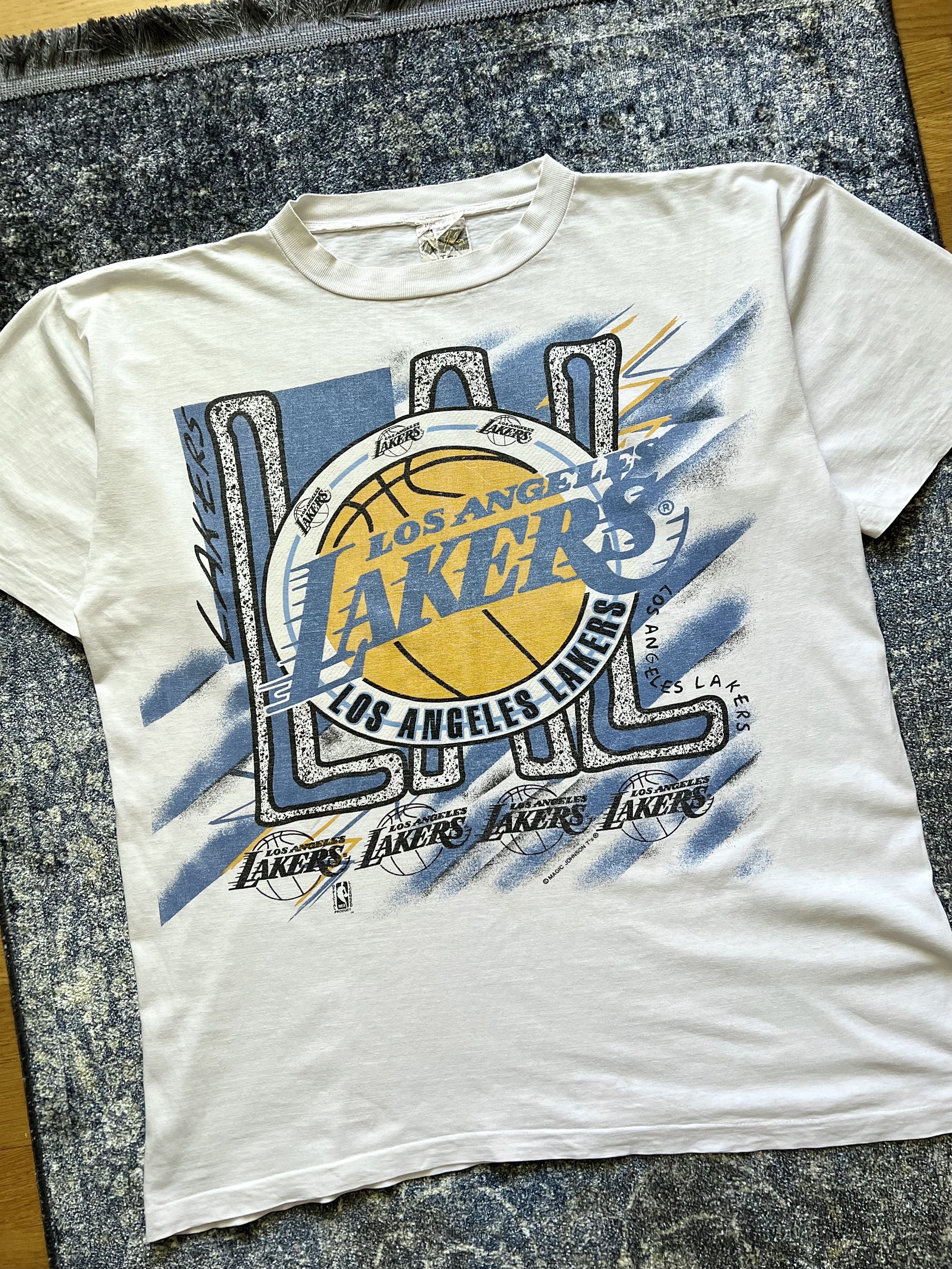 NBA 90s Vintage Los Angeles Lakers Magic Johnson Graphic T-Shirt Size US XL / EU 56 / 4 - 2 Thumbnail