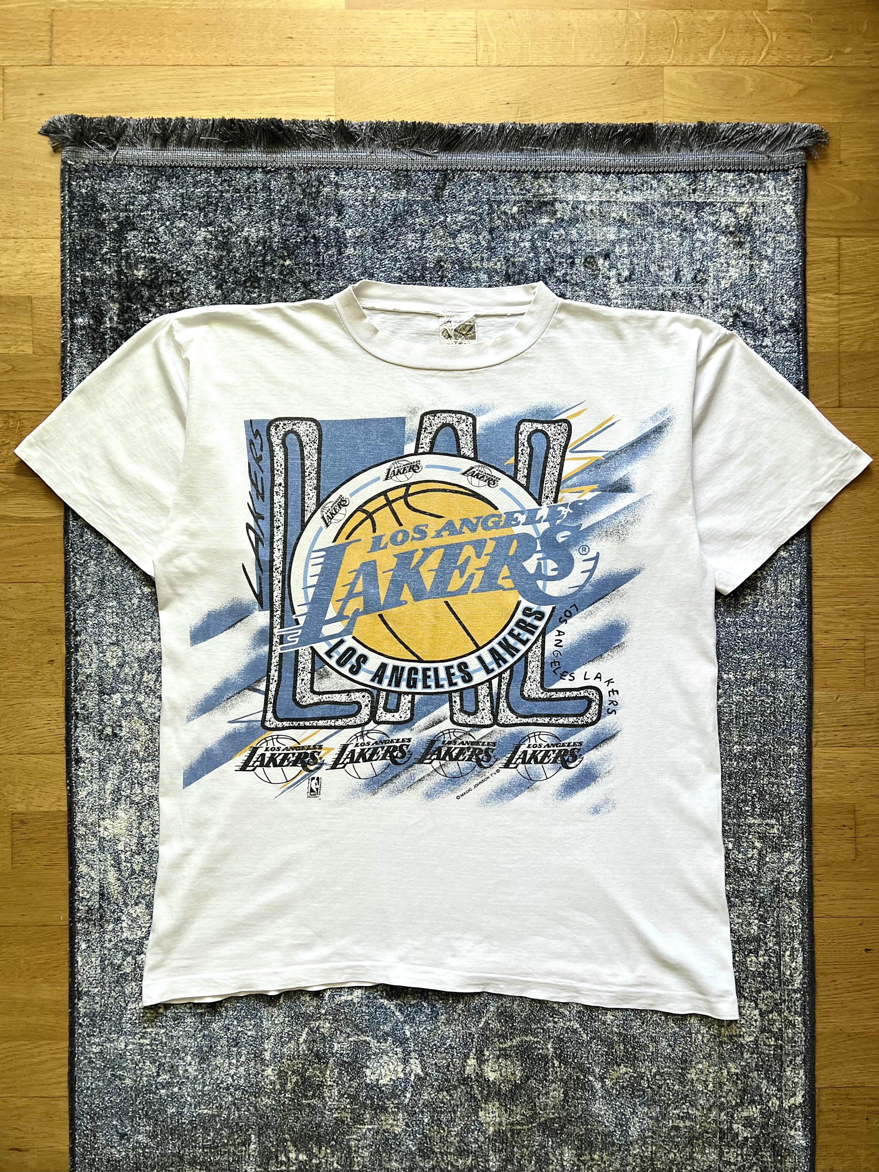 NBA 90s Vintage Los Angeles Lakers Magic Johnson Graphic T-Shirt Size US XL / EU 56 / 4 - 3 Thumbnail