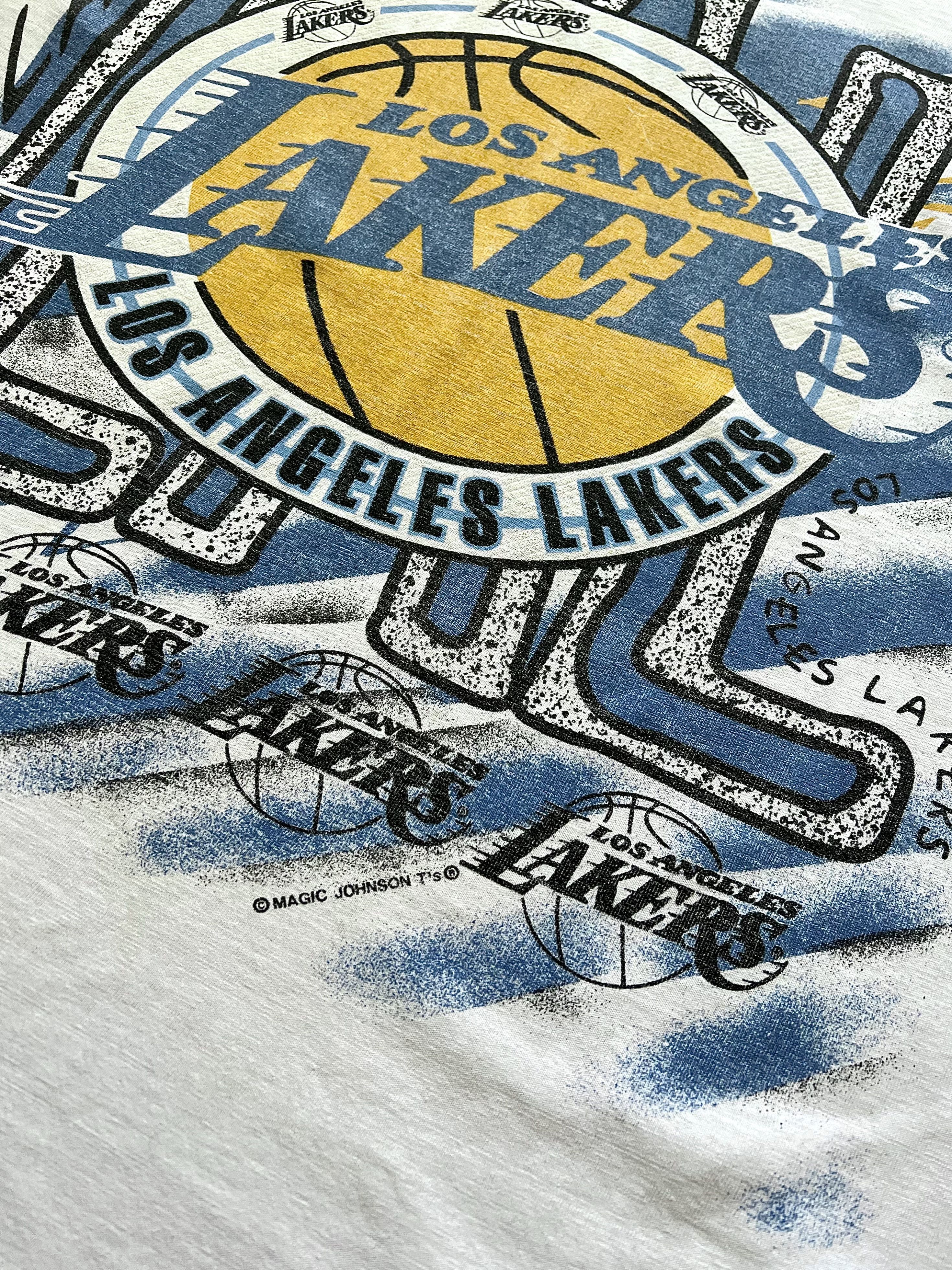NBA 90s Vintage Los Angeles Lakers Magic Johnson Graphic T-Shirt Size US XL / EU 56 / 4 - 7 Thumbnail