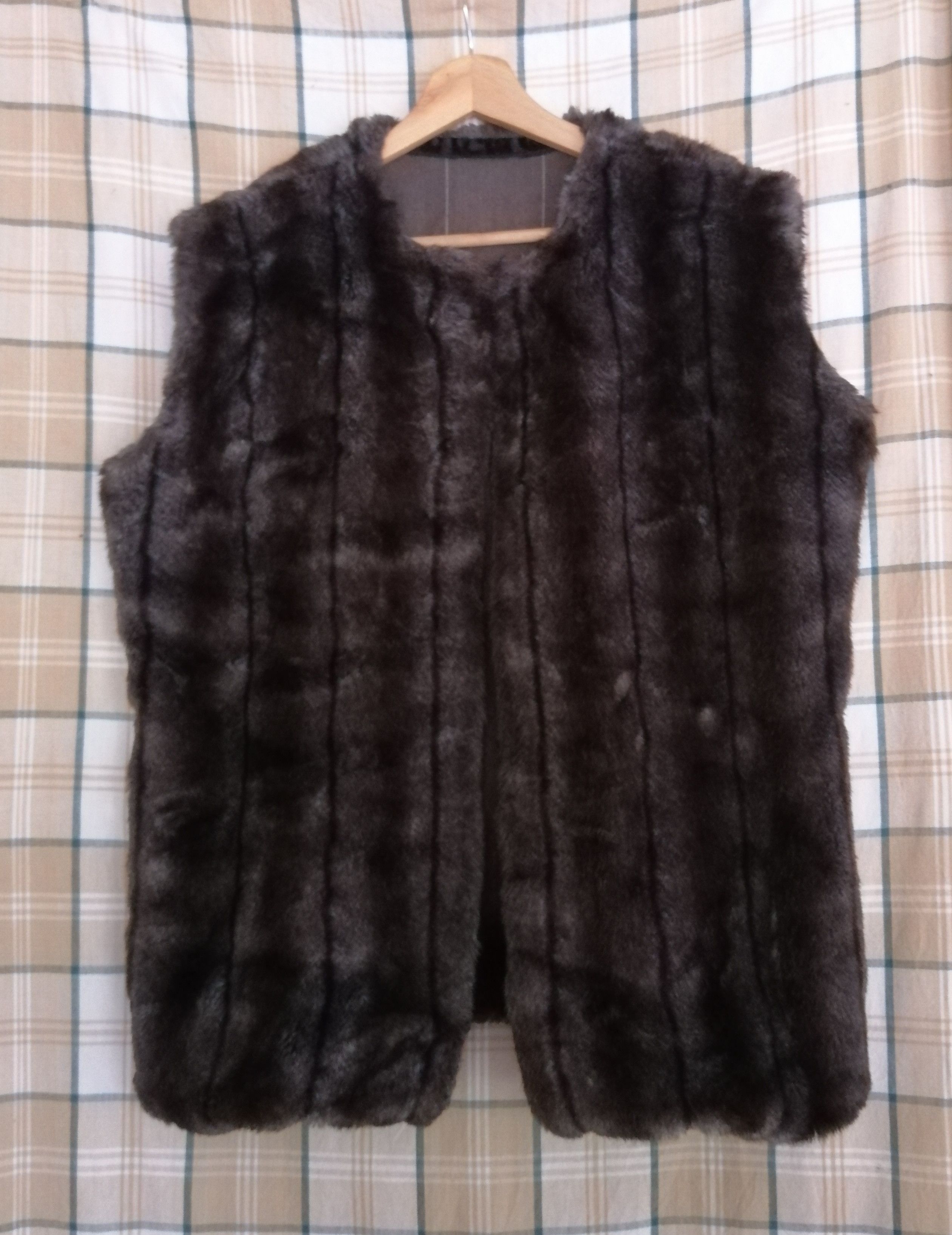 Fashion Victim Vintage Sleeveless Faux Fur Vest Jacket Size ONE SIZE - 1 Thumbnail